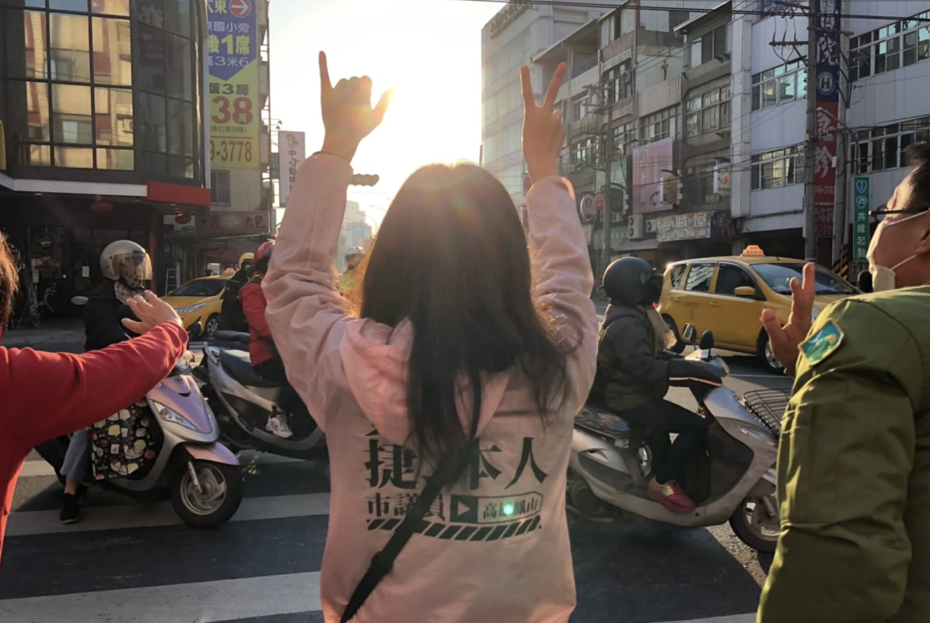 無黨籍高雄市議員黃捷罷免案昨(6)日進行投票 ,罷免失敗。在投票結果出爐後,黃捷晚間在臉書感謝一路上給予支持的夥伴。(翻攝黃捷臉書)