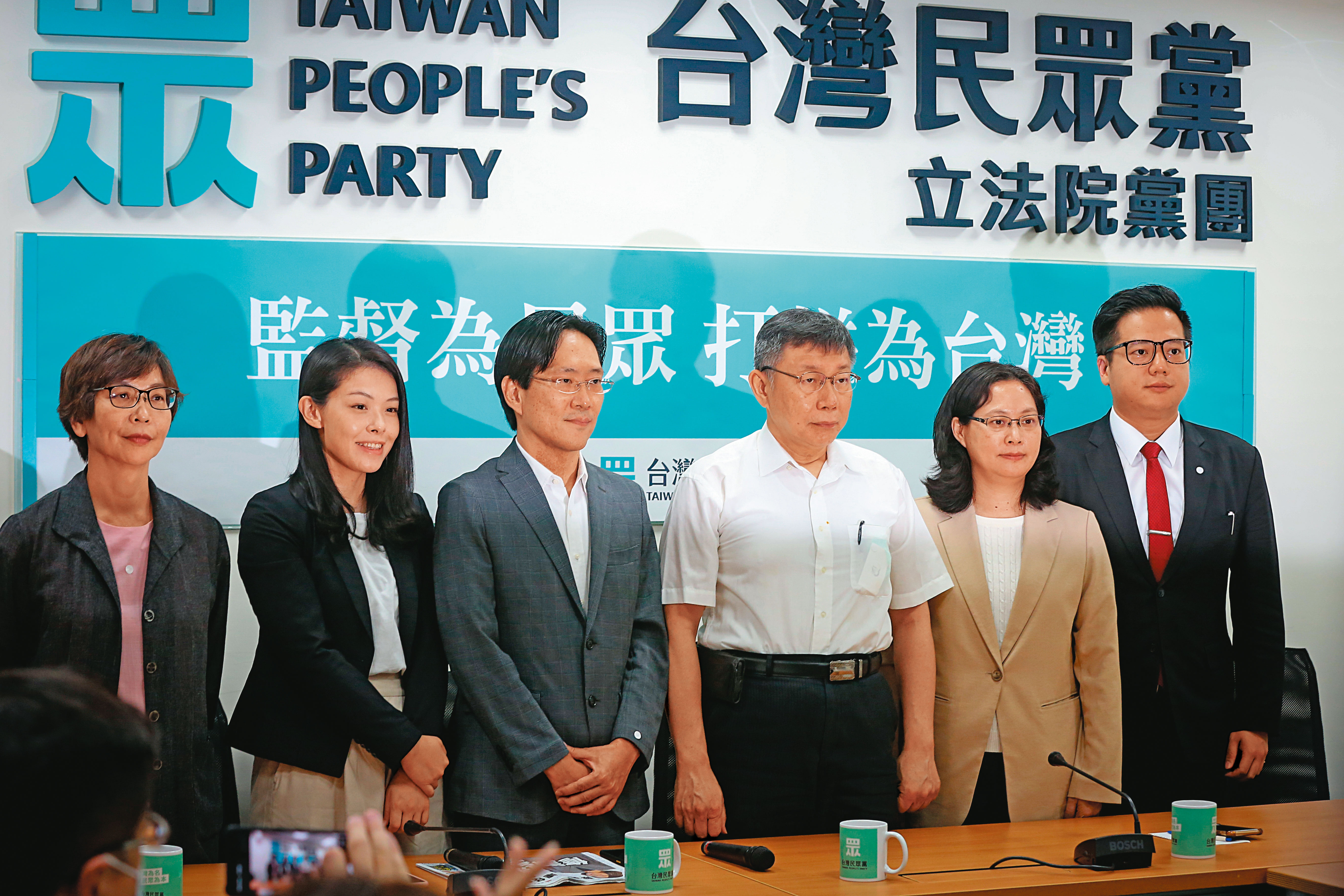 民眾黨不少黨務會議、記者會都直接辦在黨團空間，連黨主席柯文哲回應總統蔡英文就職連任演說，也選在黨團記者室。