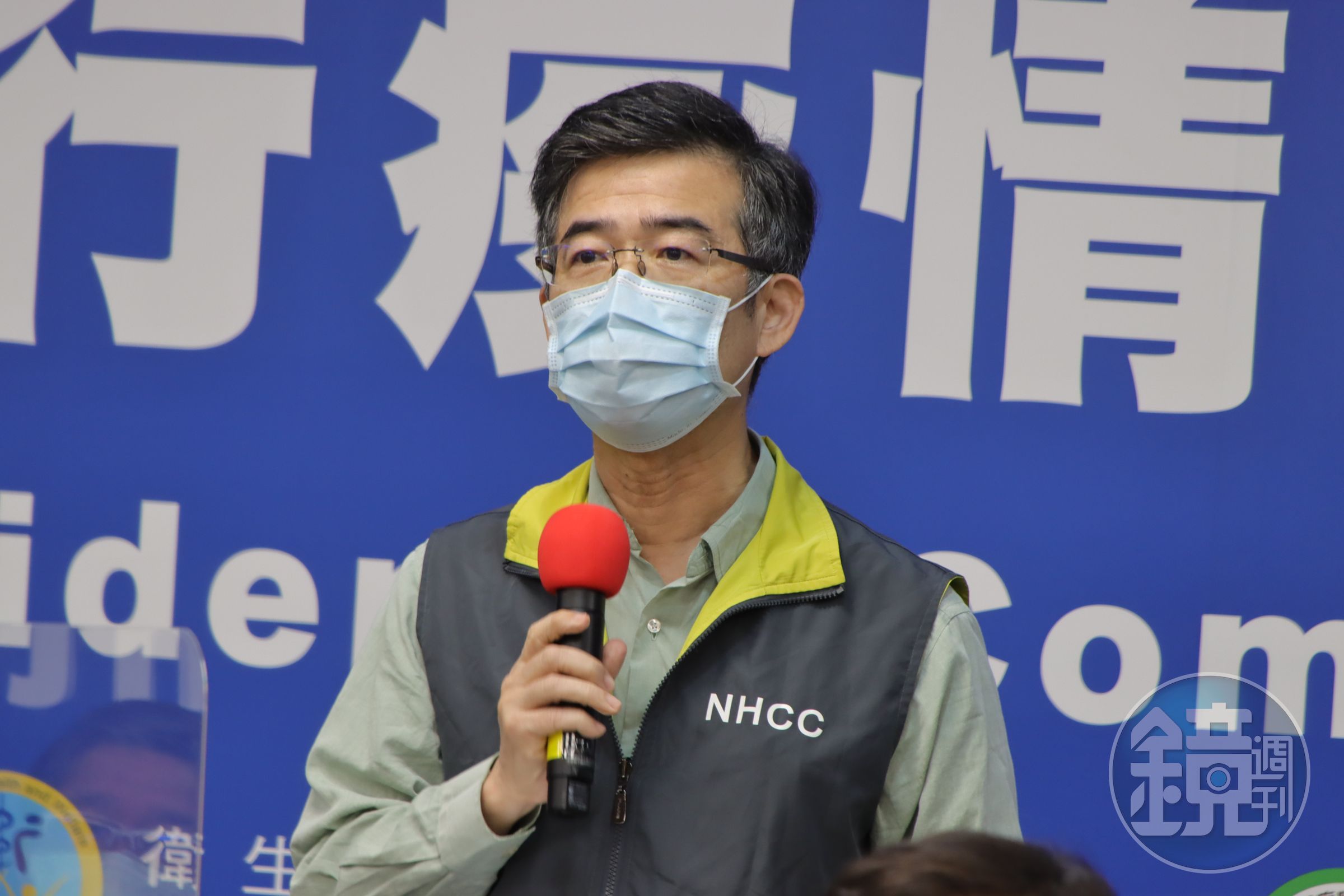 部立桃園醫院院長徐永年在記者會，表達對社會大眾的感謝與歉意。（指揮中心提供）