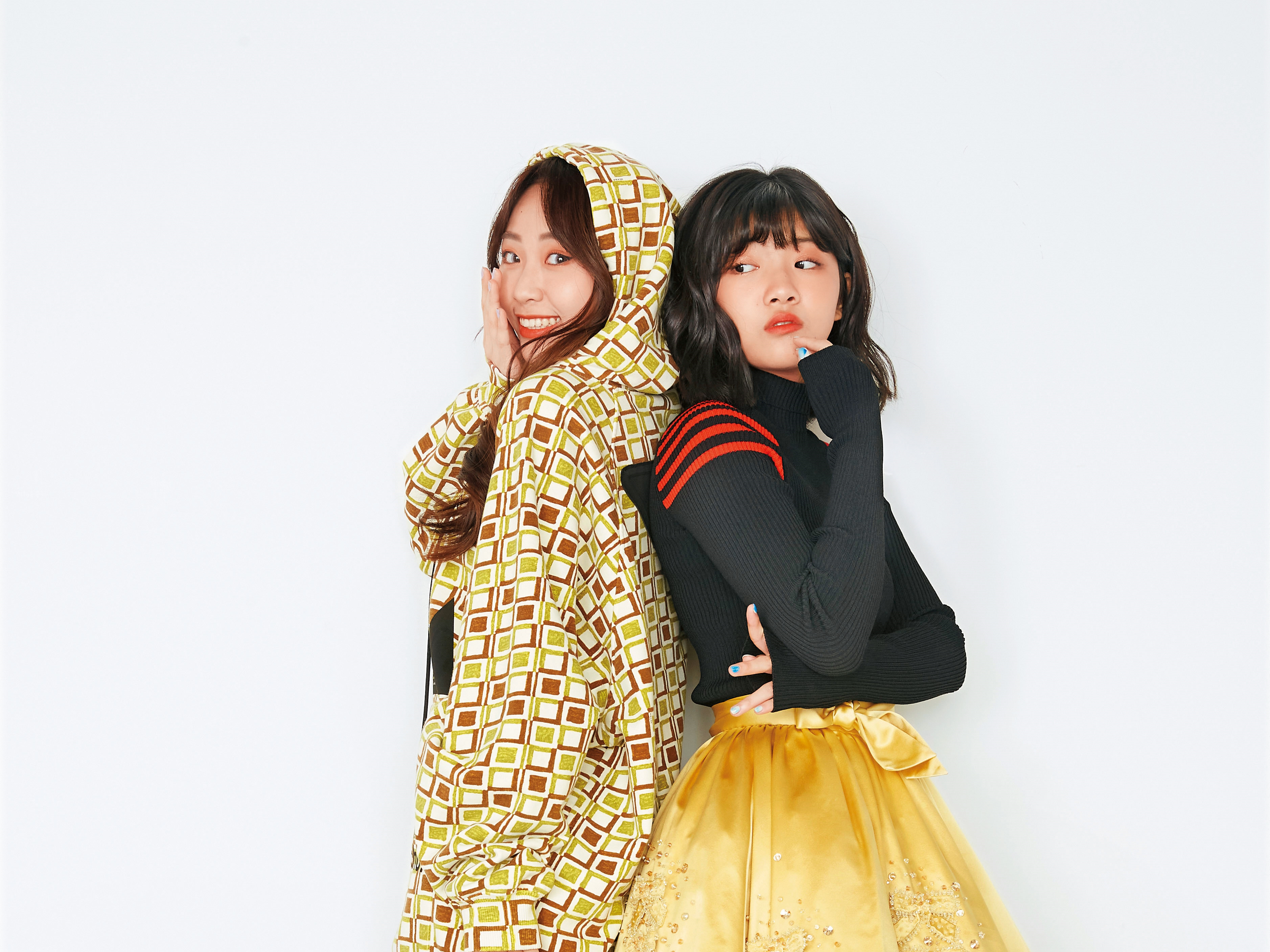 聖恩（左）跟思綾（右）不用言語，就能順利擺出各種動作。