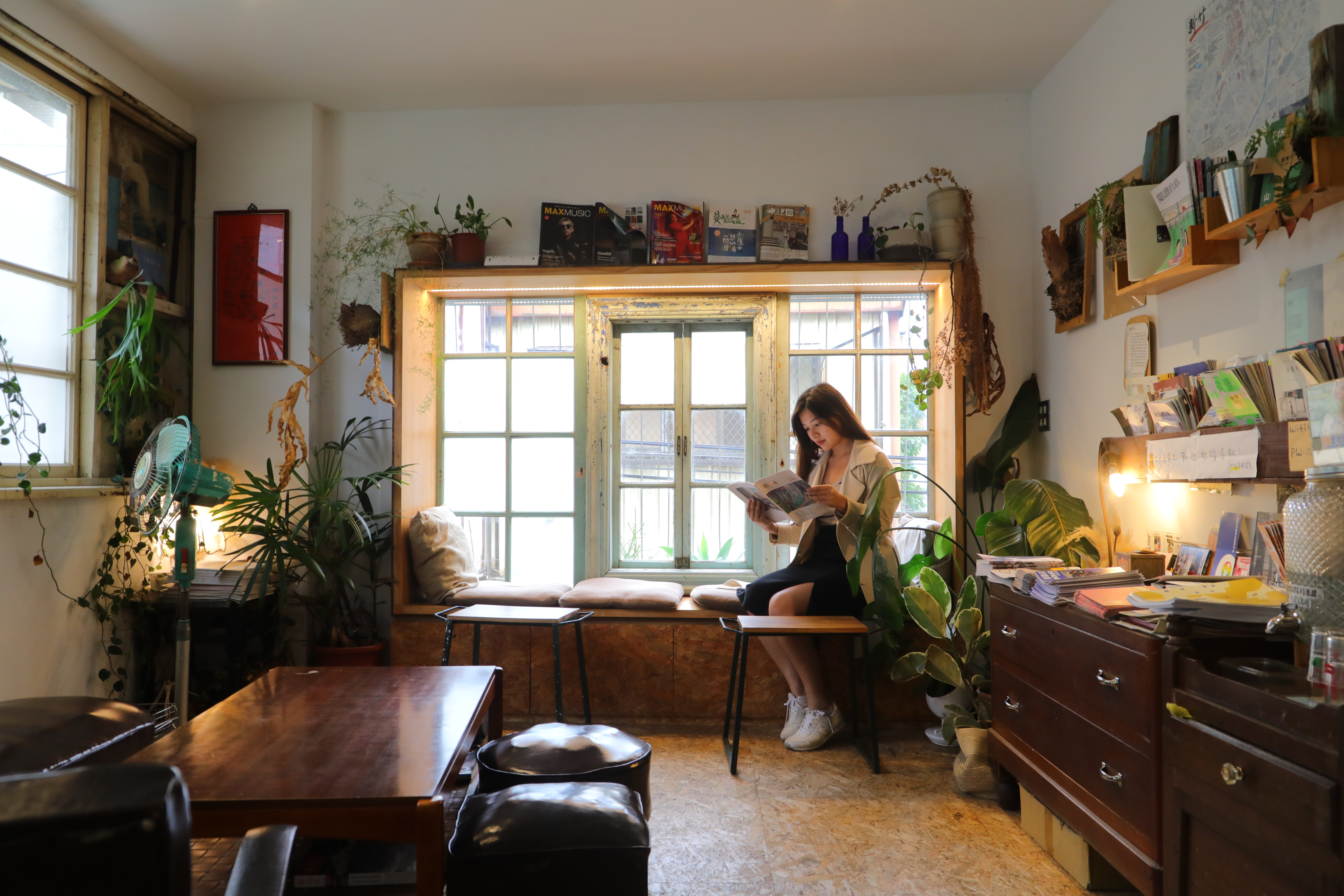 倚在老窗台喝杯咖啡、看本好書。