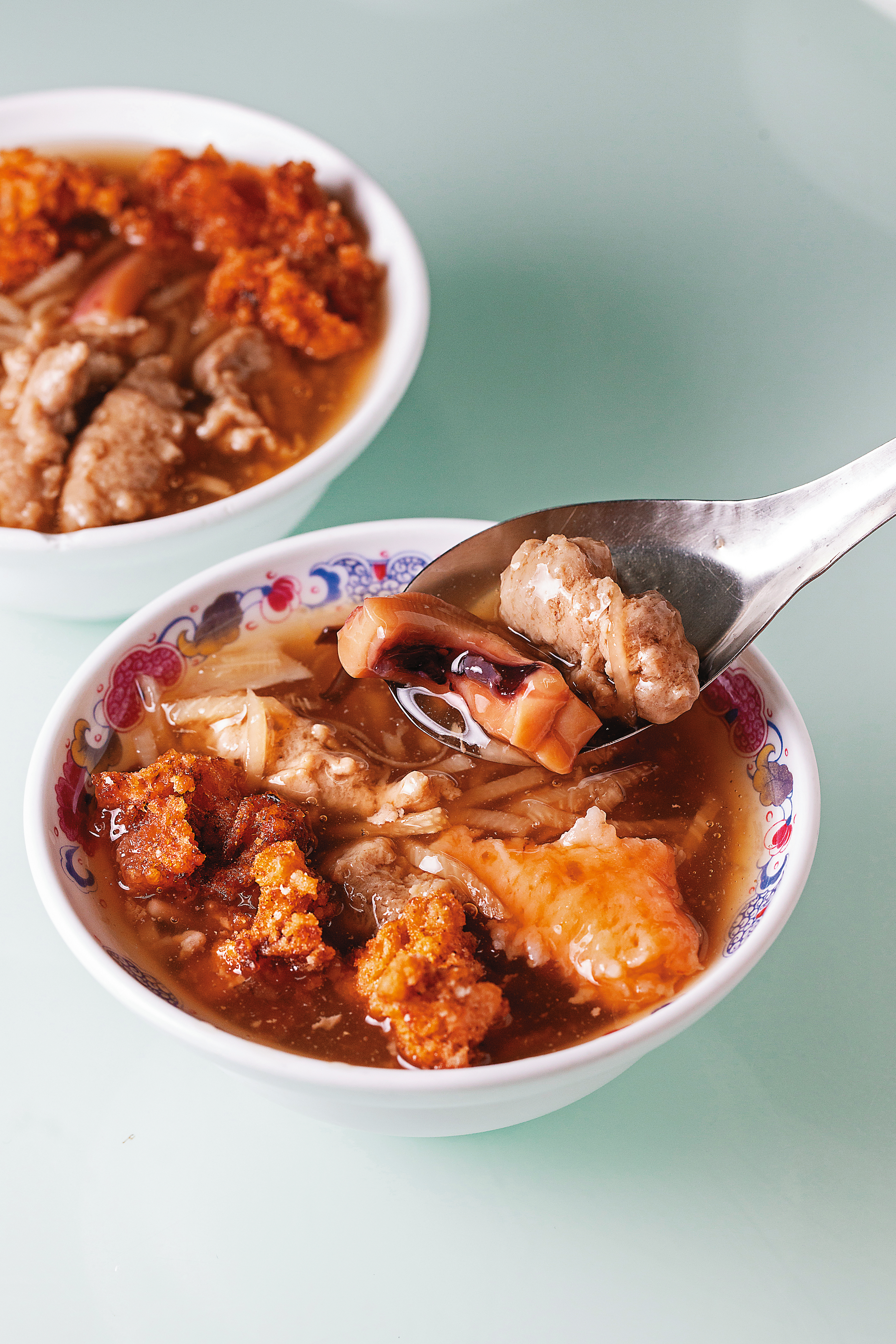 另一項鹿港必嘗小吃店為「龍山魷魚肉羹」，圖為綜合魷魚肉羹（40元／碗）。