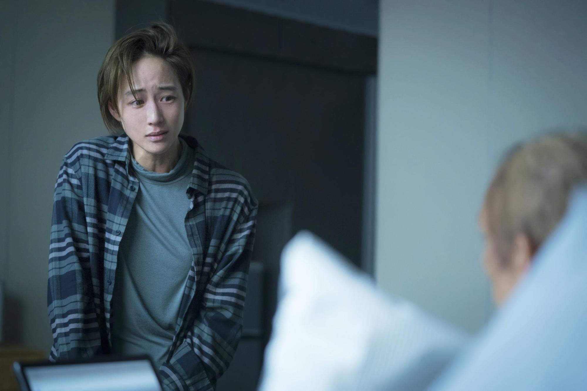 與張震的對戲,讓張鈞甯揣想巨大的生死幅度,也給出飽滿的情感。(威視提供)