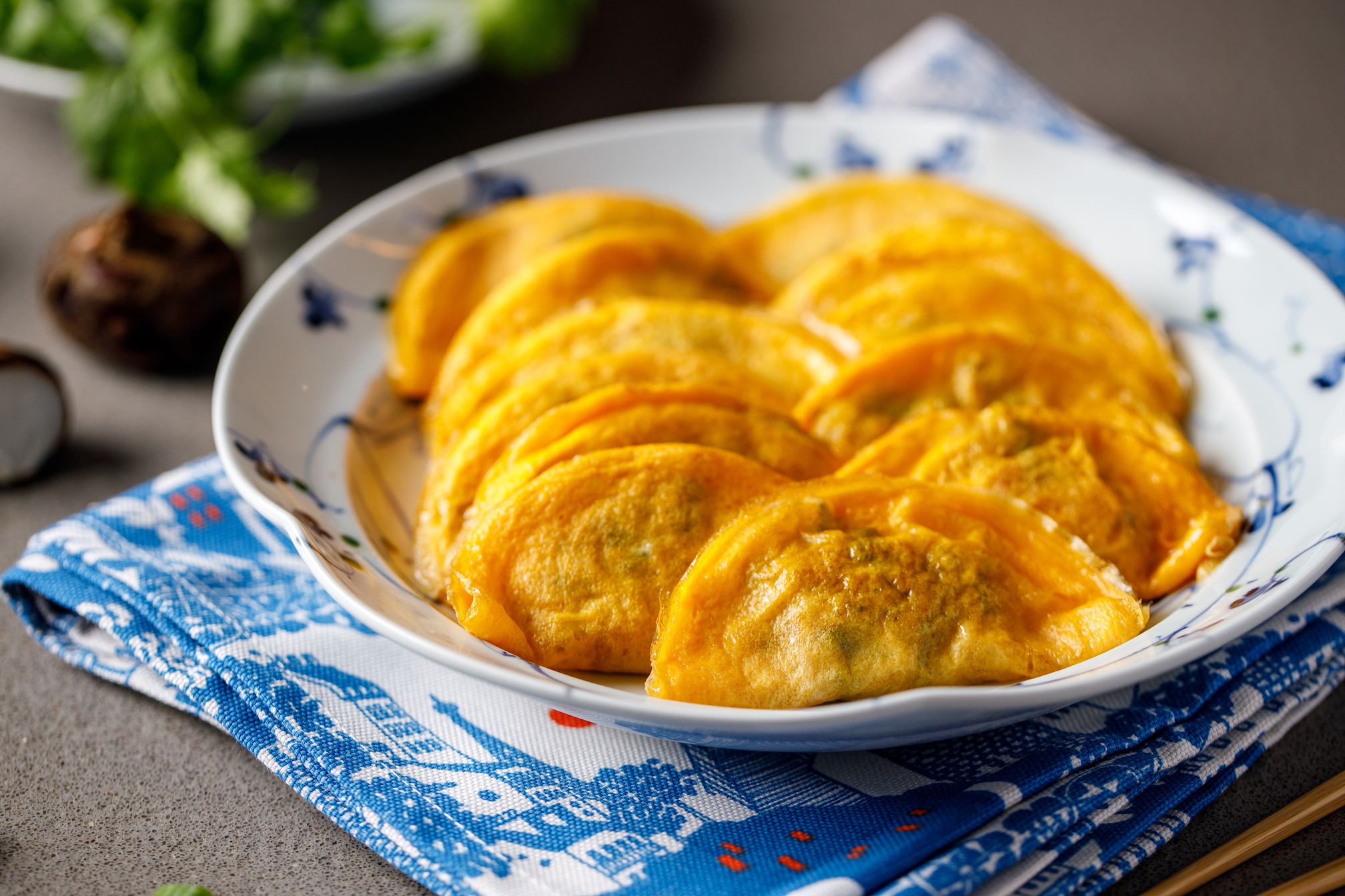 外型吉利的黃金蛋餃是正宗上海年菜。