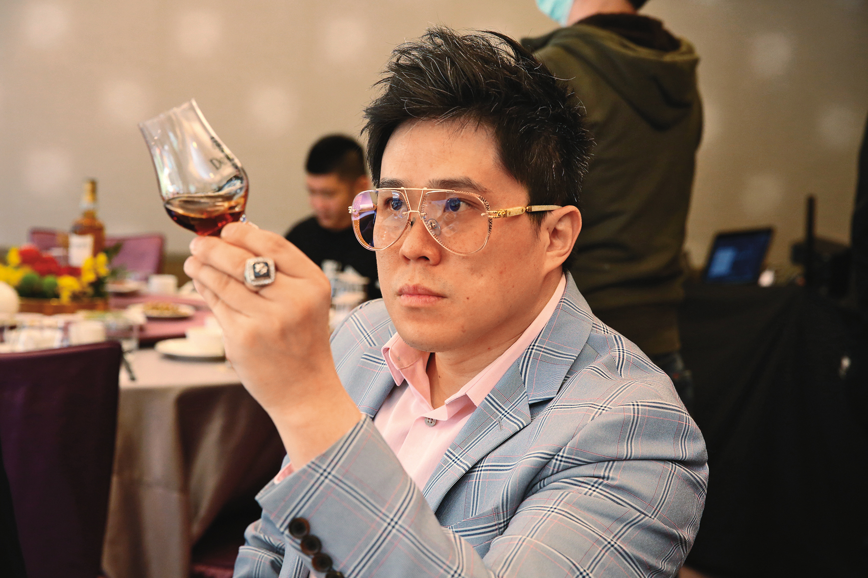 品酒專家廖安仁（Ellis）對帝王的四重陳釀評價頗高，認為他們不計成本，只為創造極限。