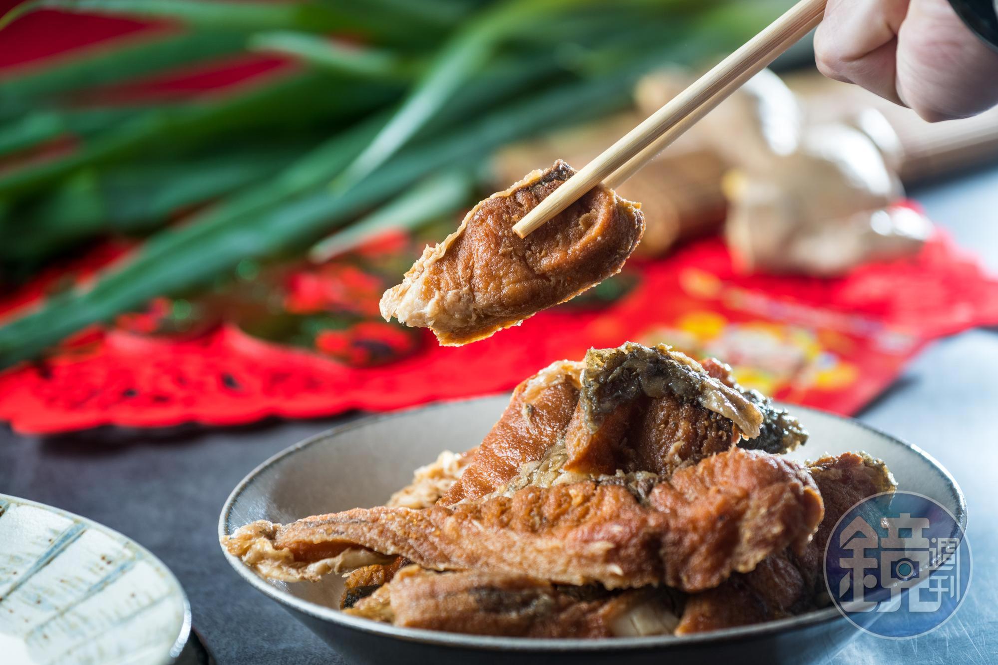 「燻魚」由老闆娘的大嫂親製,鹹甘入味。(380元/份)