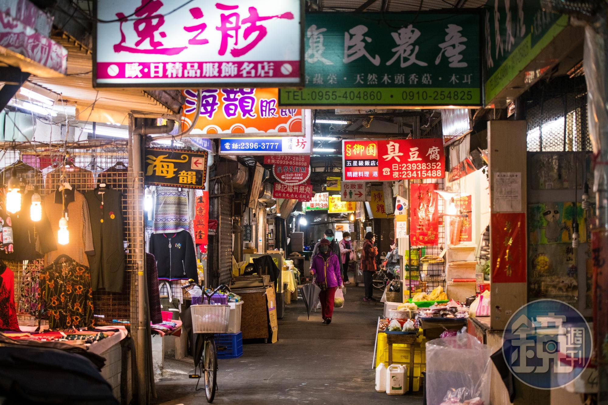 市場內百業林立,很有歷史感。