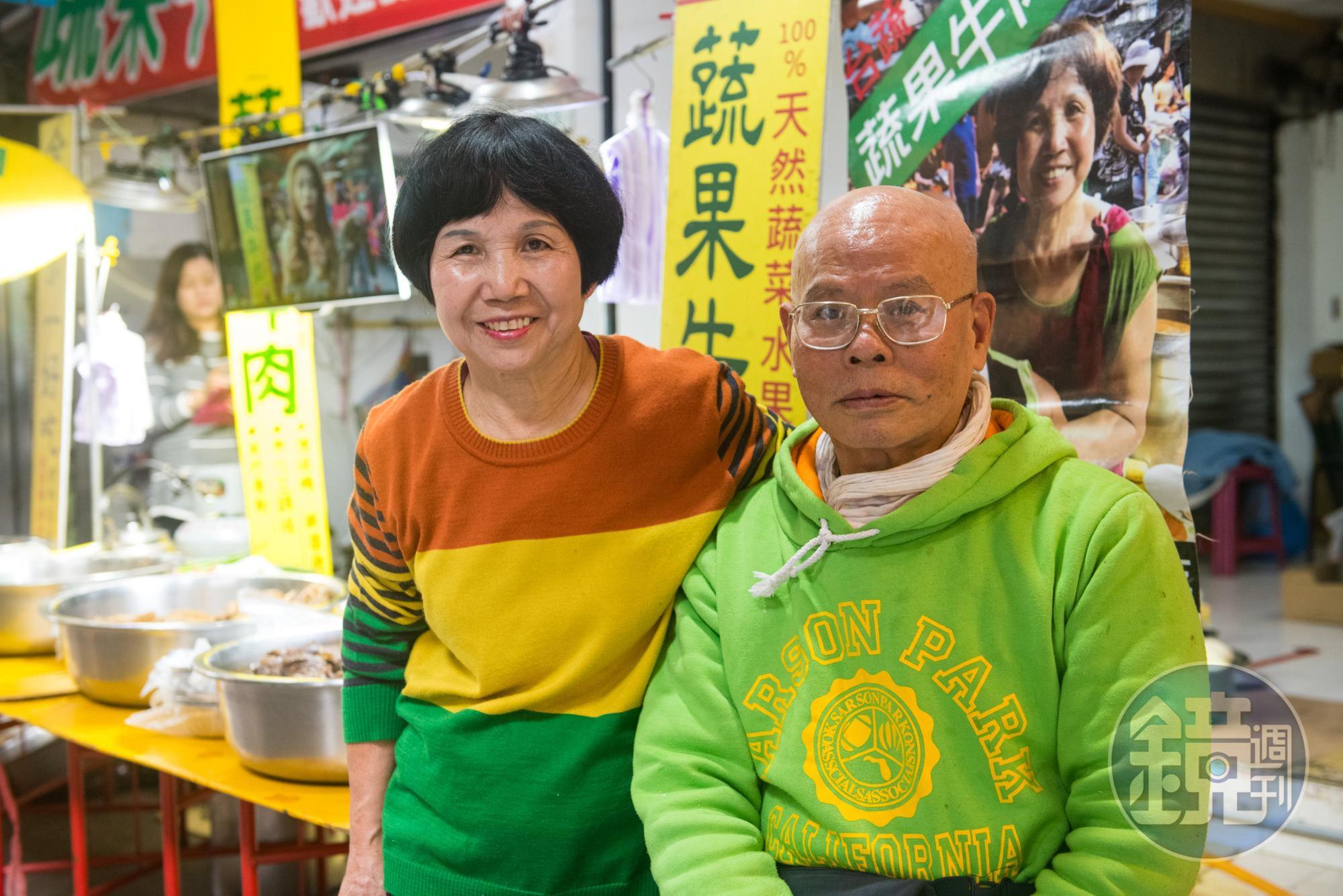 老闆廖進福和老闆娘黃嬌堅持用無添加的方法滷牛肉，兩人鶼鰈情深。