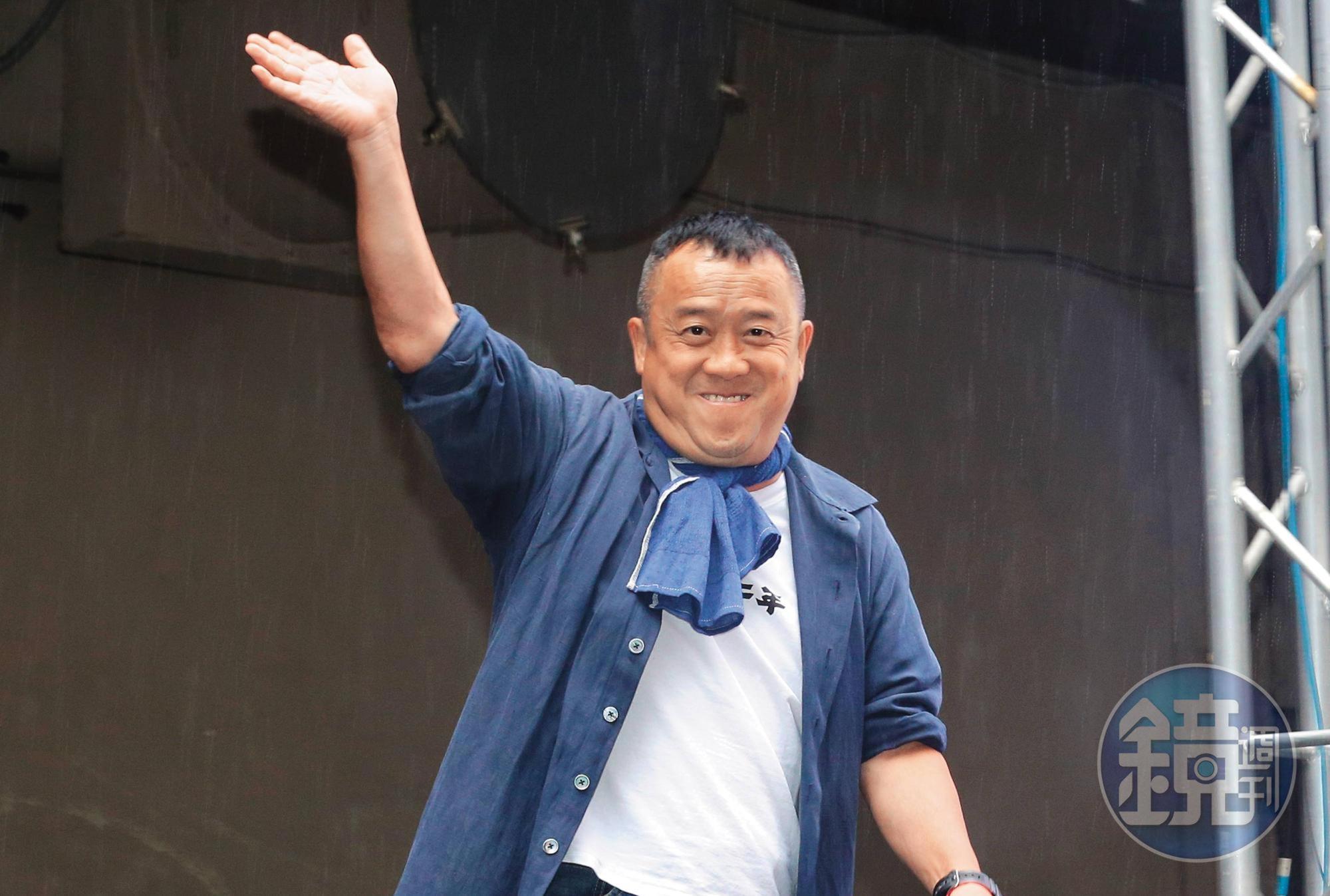 曾志偉去年6月起留在上海工作,高知名度的他接下多達40個肖像授權代言,為他賺入新台幣1億7,000多萬元。