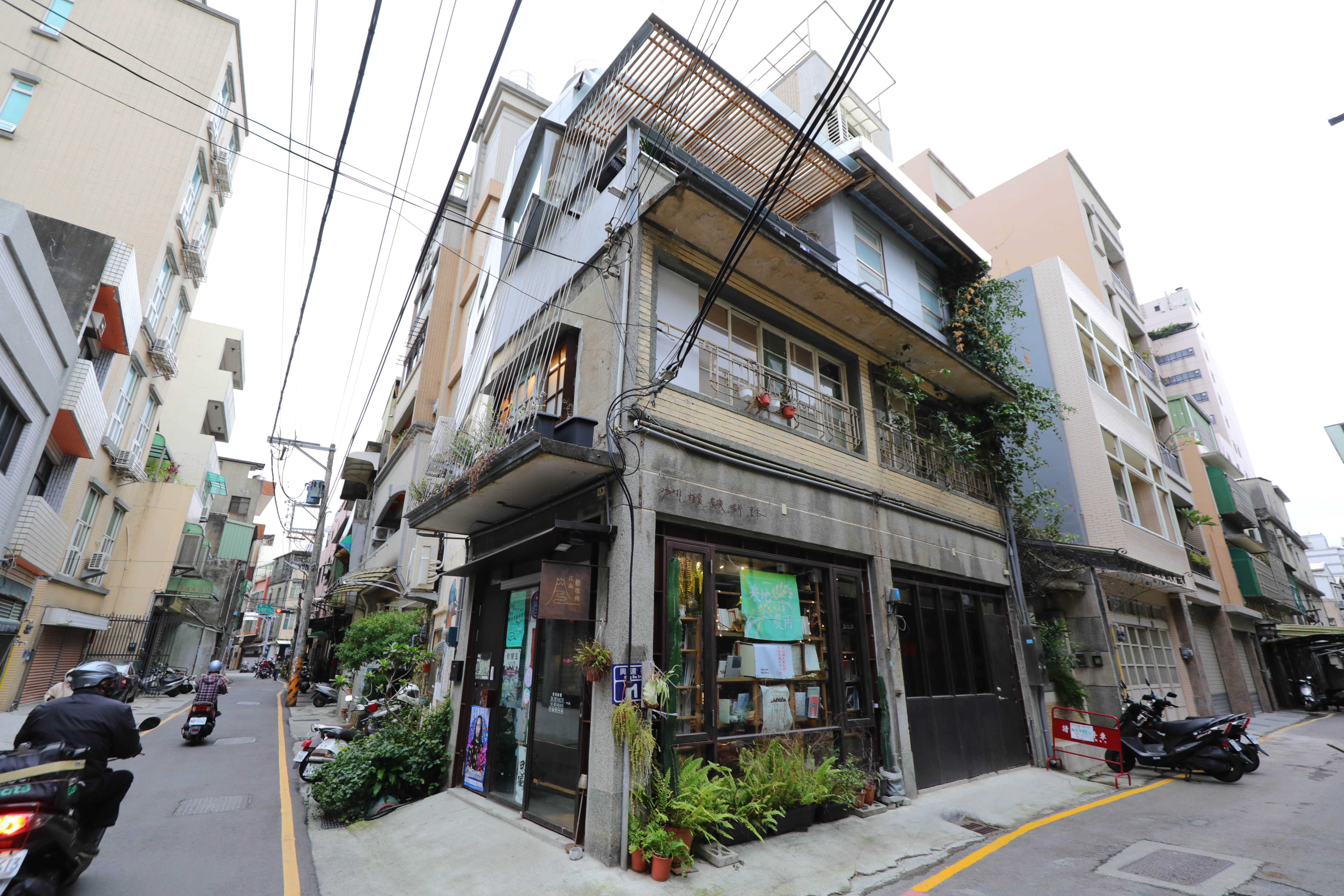 江山藝改所隱身在巷弄民宅裡。