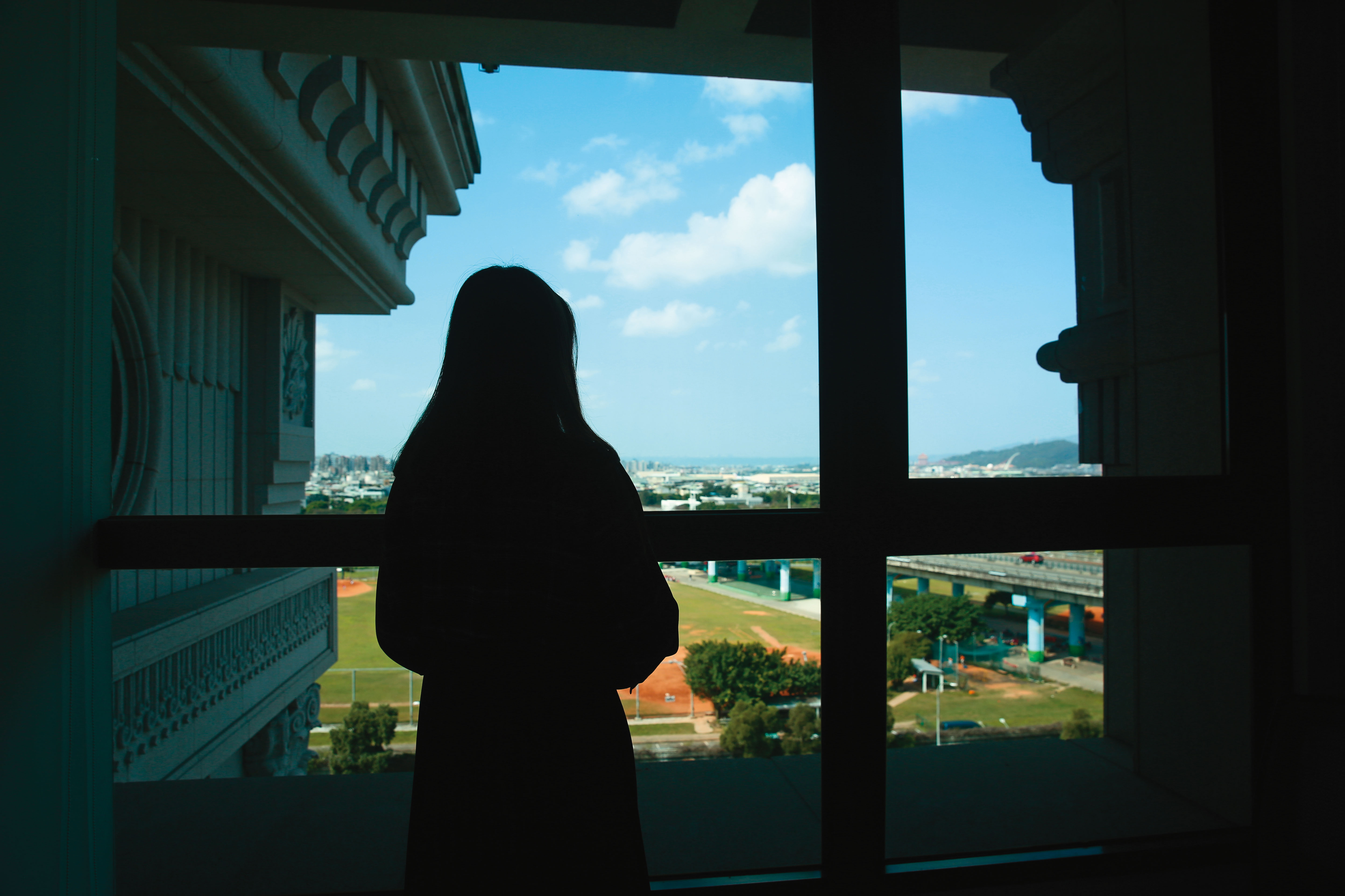 小方姊姊向本刊投訴，妹妹不只疑似遭虐打，甚至曾誤食不明藥物，院方均未積極處理。