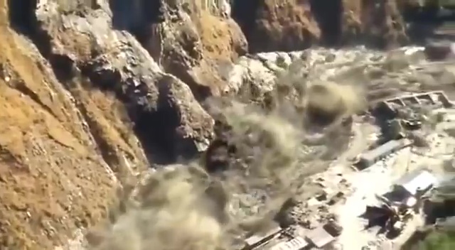 喜馬拉雅山的南達德維冰川7日發生崩裂,造成當地電力水壩遭沖毀、多位民眾受困於當地隧道內。(翻攝自Tripoto YouTube)