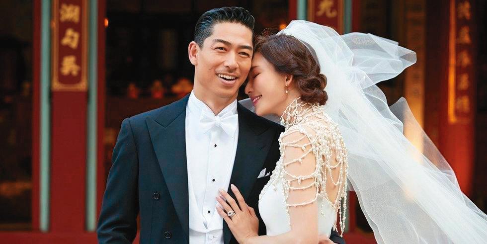 林志玲(右)與Akira(左)2019年完成結婚大事。(林志玲工作室提供)