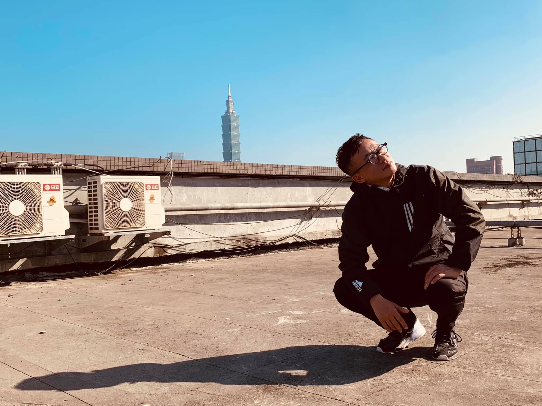 資深音樂人許常德對近日的性騷擾事件表示，未來會有更多演藝圈性騷擾的事件爆出來，呼籲這些「前輩們」趁有生之年能道歉快道歉。（翻攝自許常德的地下手記臉書）