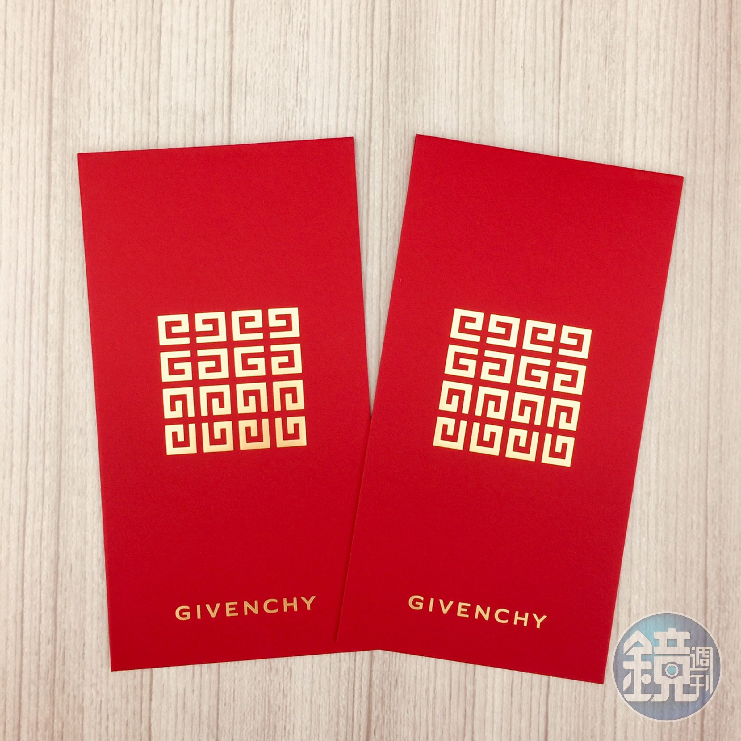 GIVENCHY