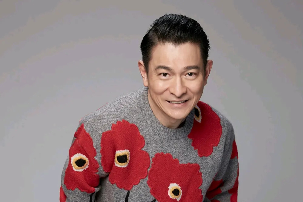 劉德華在抖音開直播，坦白不辦婚禮的真相。（翻攝自劉德華全球歌迷影迷會微博）