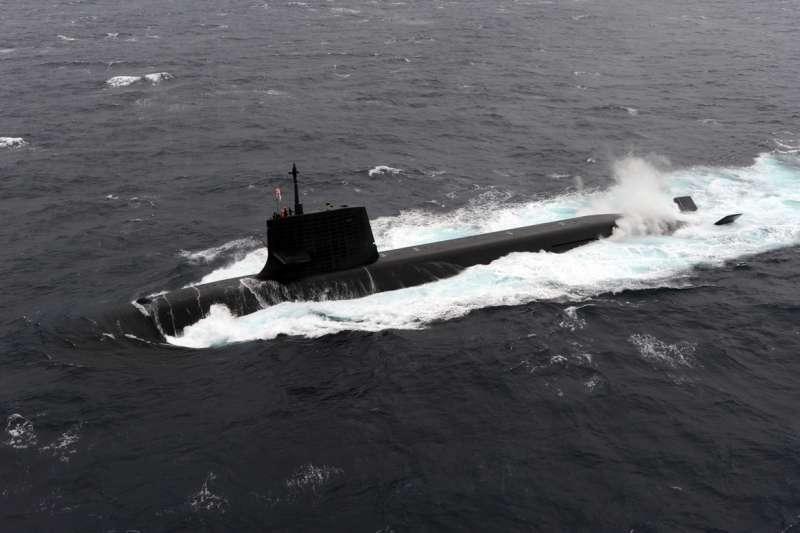 日本海上自衛隊的「蒼龍號」潛艦，遭爆與商船相撞後，只能用手機與總部取得聯絡的尷尬情況。（翻攝自海上自衛隊官網）