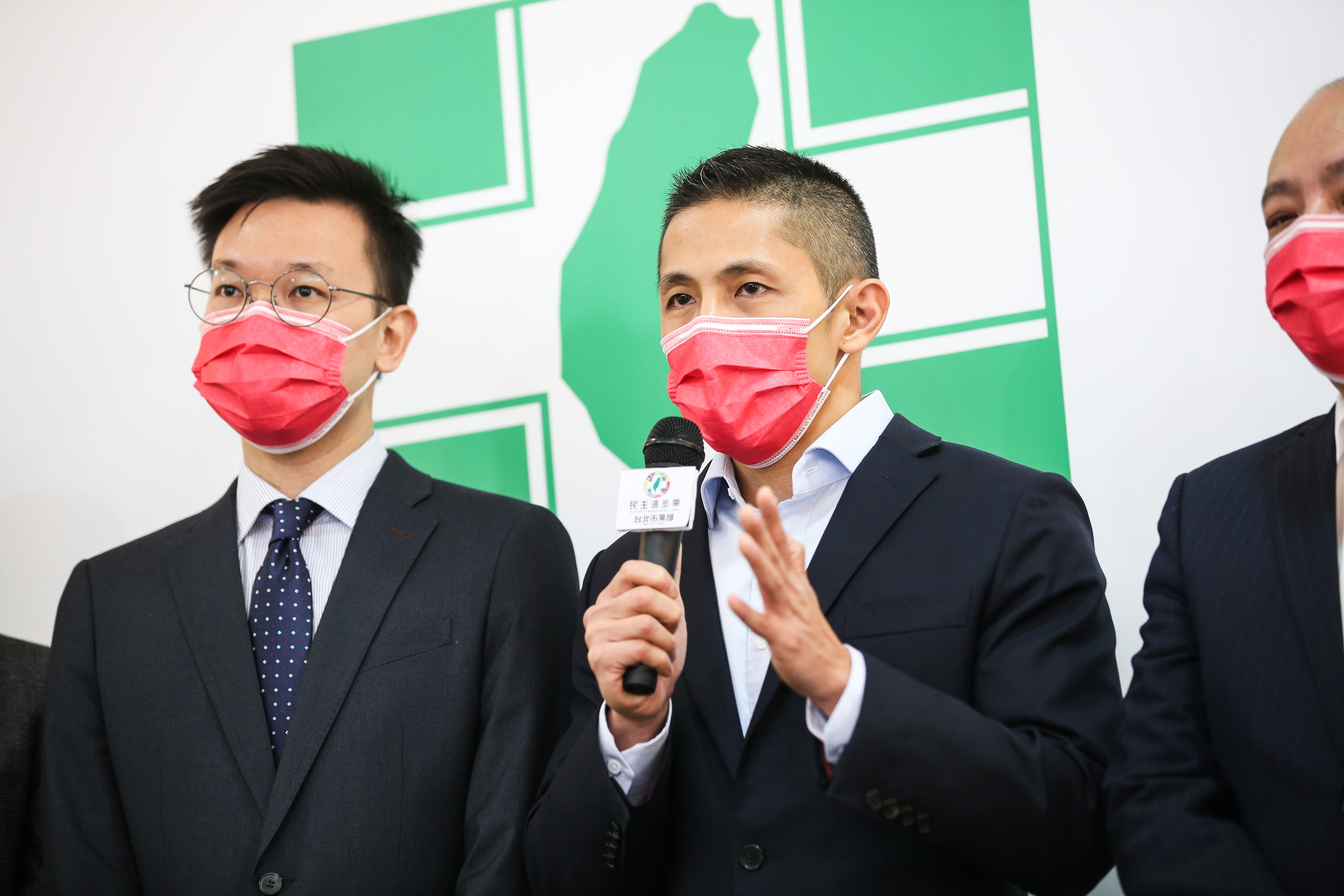 民進黨新任台北市黨部主委吳怡農今受訪時表示，將力挺被提議罷免的立委吳思瑤。（台北市攝影記者聯誼會提供）