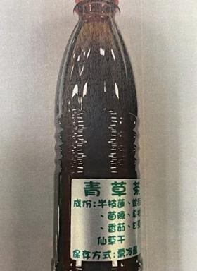 警方查扣來路不明的青草茶等物品。(翻攝東森新聞)