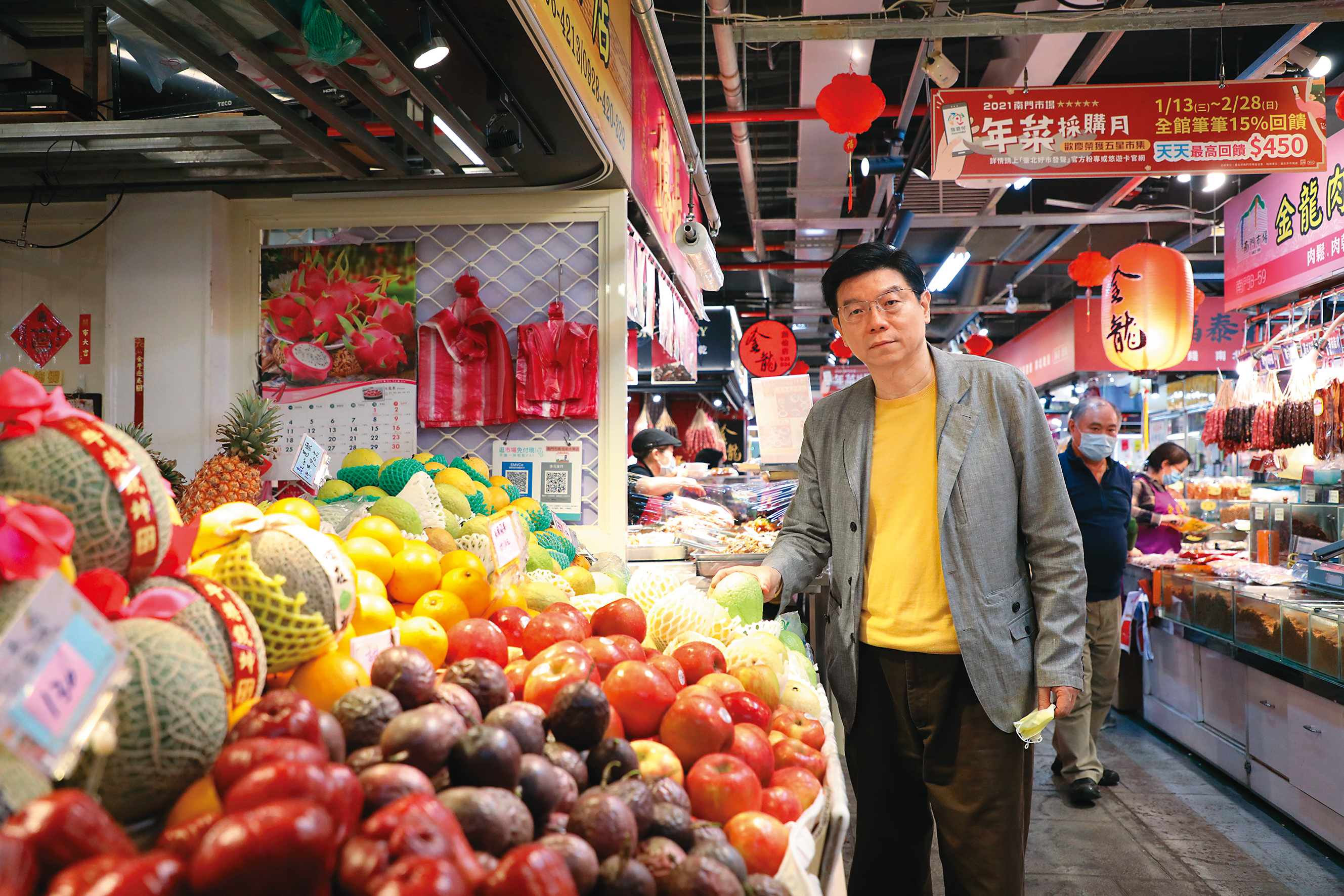 《鏡週刊》社長裴偉週末喜歡在家下廚，做菜的食材大都來自南門市場，現在將他的8家私房愛店，不藏私一次曝光。