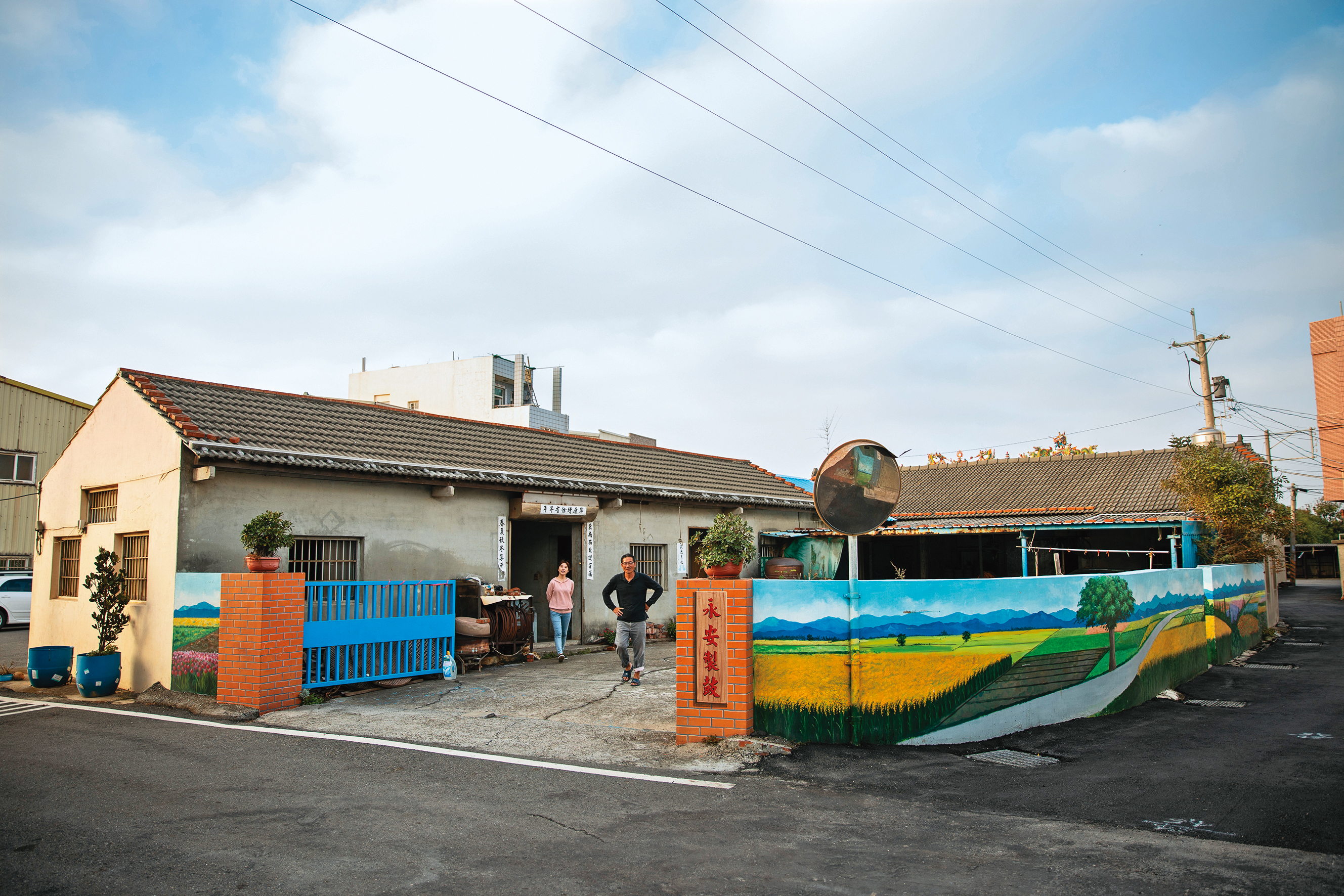 永安製鼓場所雖歡迎遊客參觀，但建議先致電，以免打擾黃呈豐製鼓的工作時間。