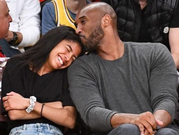 湖人隊前球星布萊恩(Kobe Bryant)去年因直升機事故,與女兒吉安娜(左)(Gianna Bryant)等機上共9人全數罹難。(翻攝自Vanessa Bryant IG)