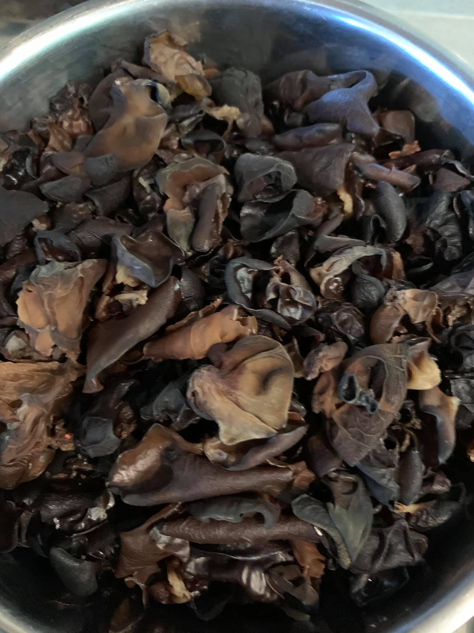 雲耳也燙熟。