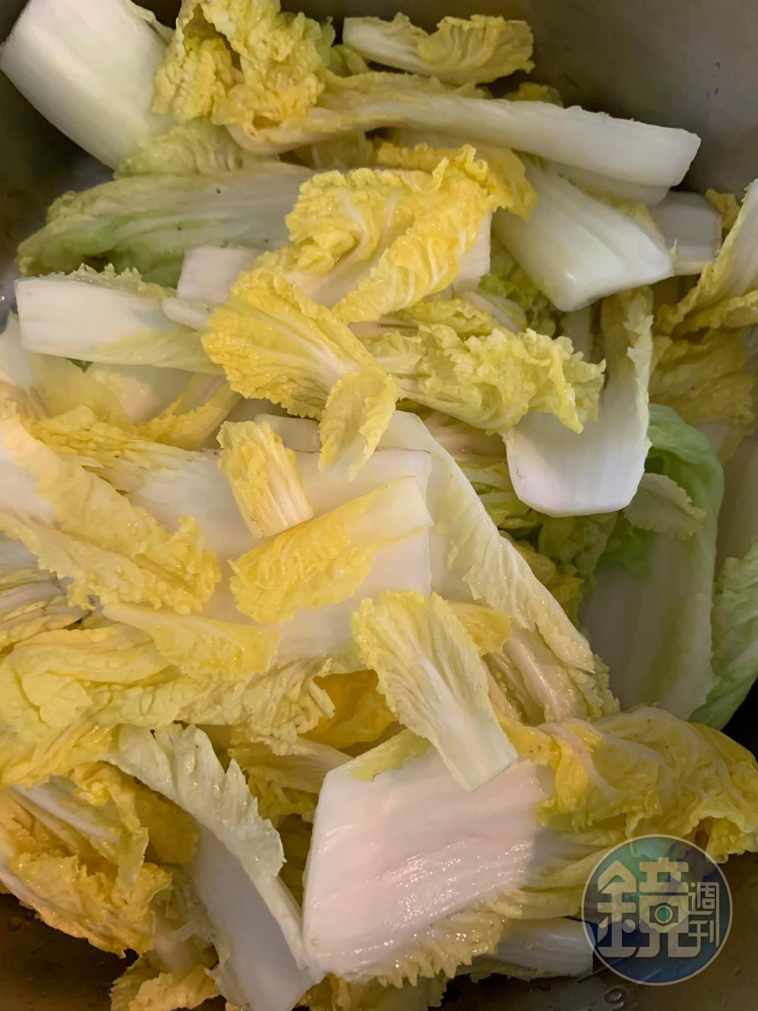 汆燙過的白菜心。