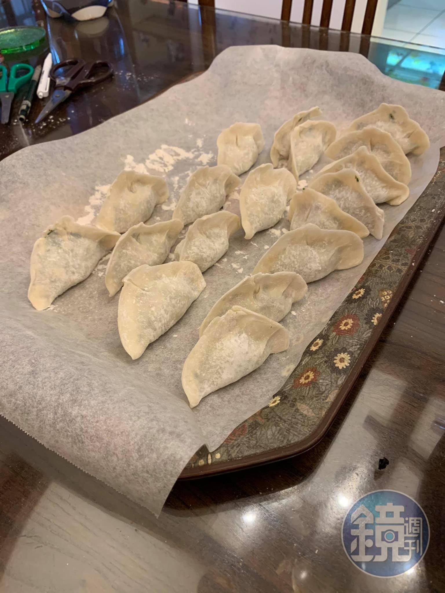 包水餃工程浩大。