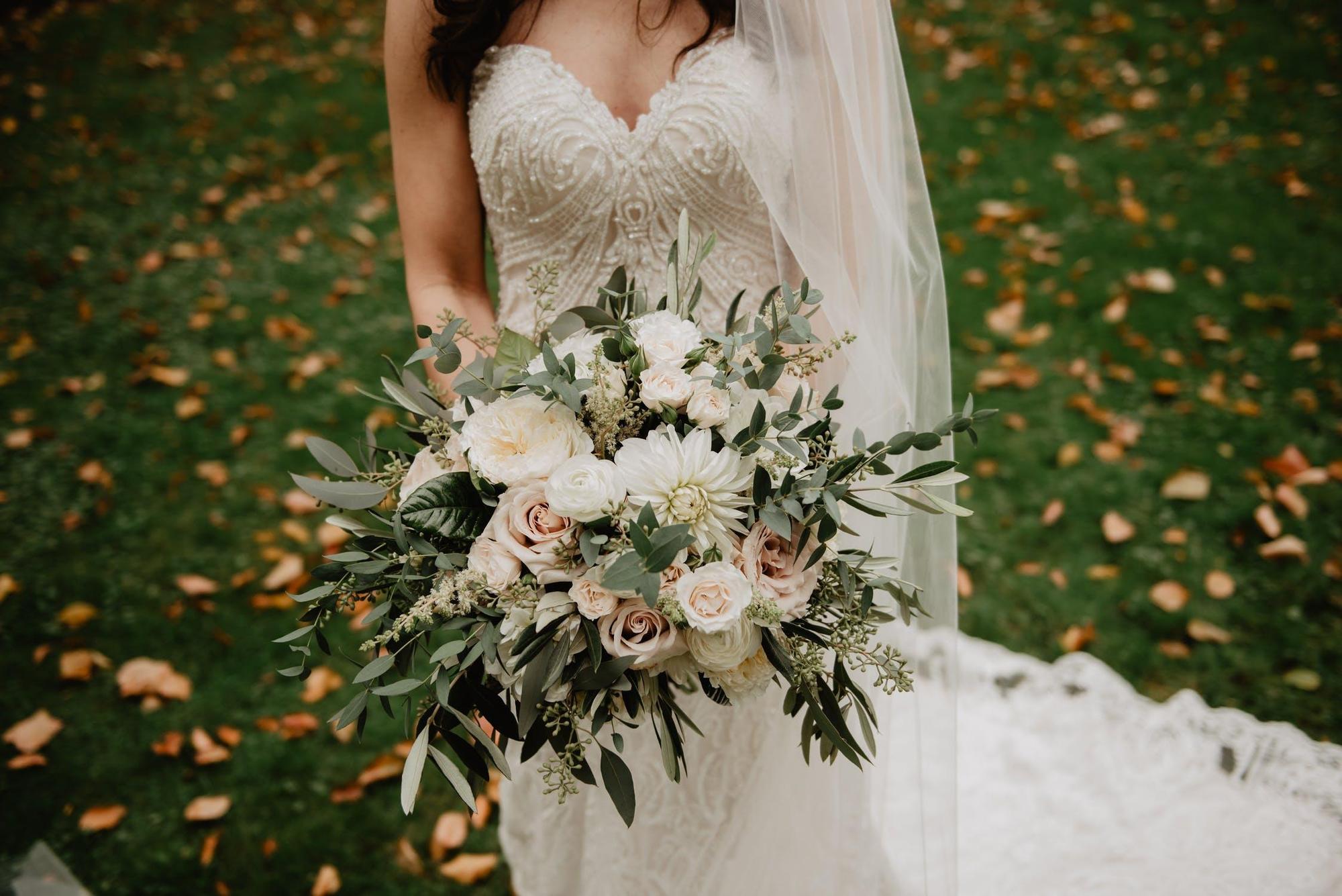 有名女孩因為不是處女,被男方家人禁止穿白紗結婚。(示意圖,Pexels)