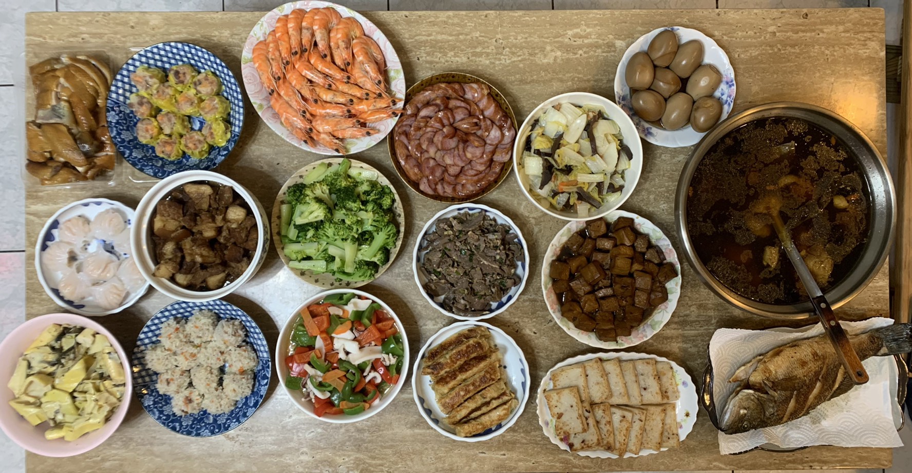 不少人年夜飯相當豐盛，讓人看了食指大動 。（網友提供）