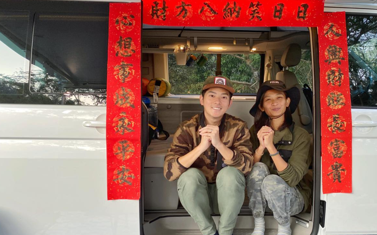 宥勝（左）與太太蕾媽（右）歷經露營車之旅之後，讓各自再認同對方一點。（翻攝自宥勝臉書）