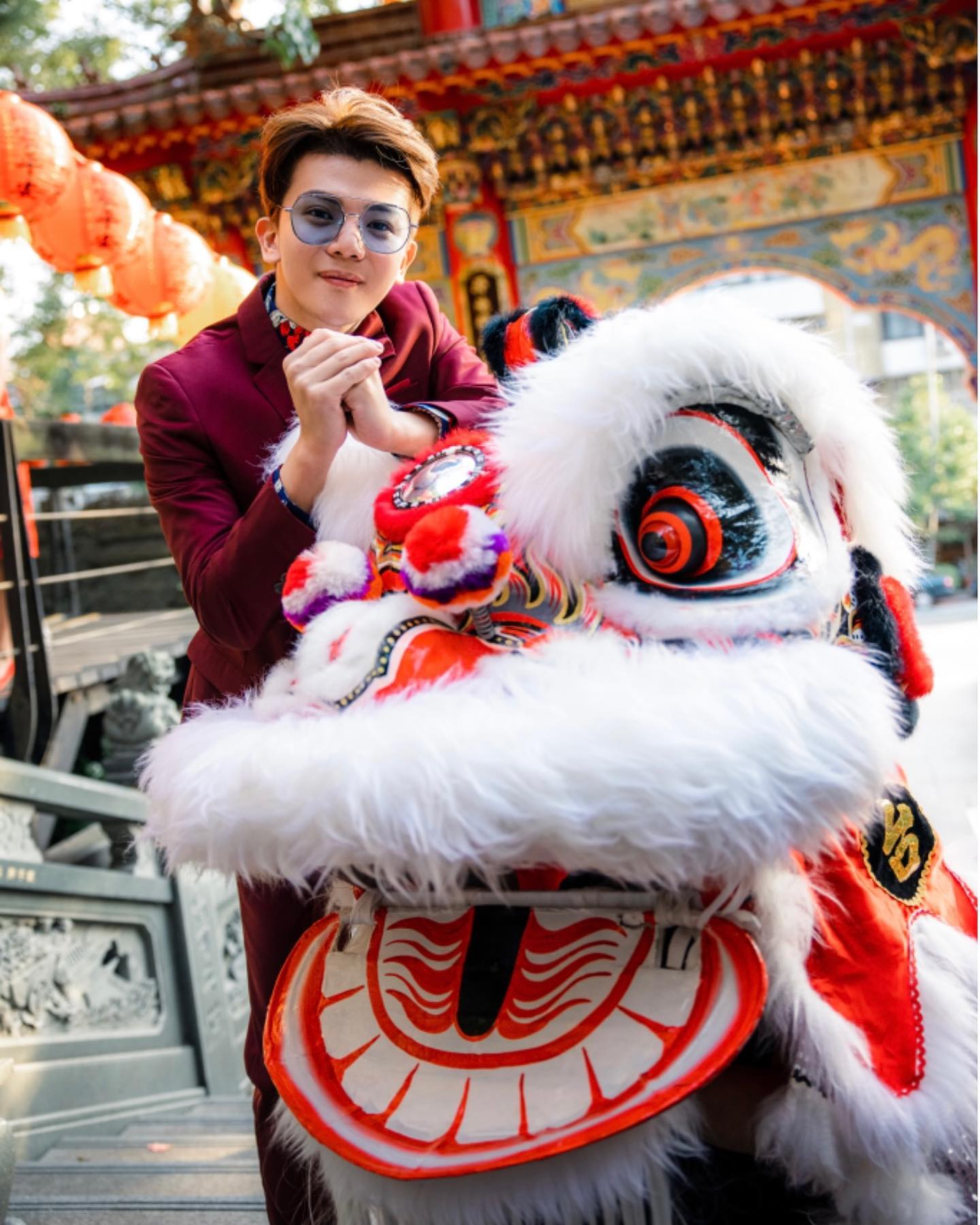 孫生的母親反覆進出監獄,讓他從小就鮮少感受到家庭溫暖,直到2年前主持人利菁邀請,才第一次體驗圍爐。(翻攝自孫生臉書)