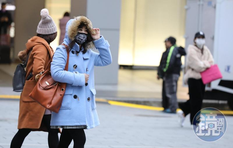 明天（17日）開工日強烈大陸冷氣團報到，民眾需備妥厚重衣物。（本刊資料照）