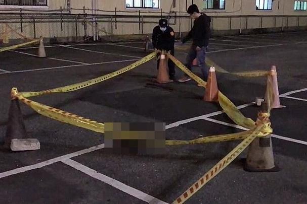 昨(16日)晚間台南市安平區一名31歲王姓男子遭追殺,途中還攔下2名男大生共乘的機車「三貼」逃亡。(翻攝自網路)
