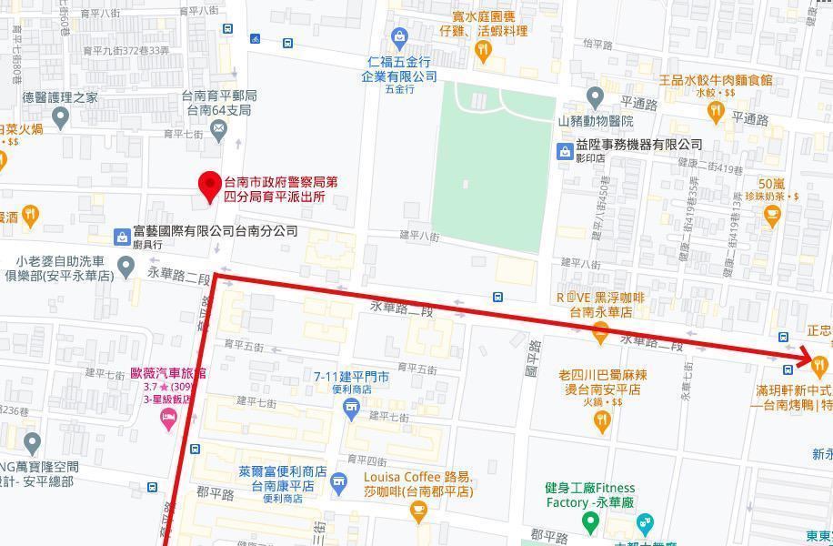 遭追殺的王男跟2名大學生都是外地人,沿著育平路騎到永華路二段時卻右轉,若繼續直行育平路約100公尺,便可在左側看到當地的第四分局育平派出所。(翻攝自Google地圖)