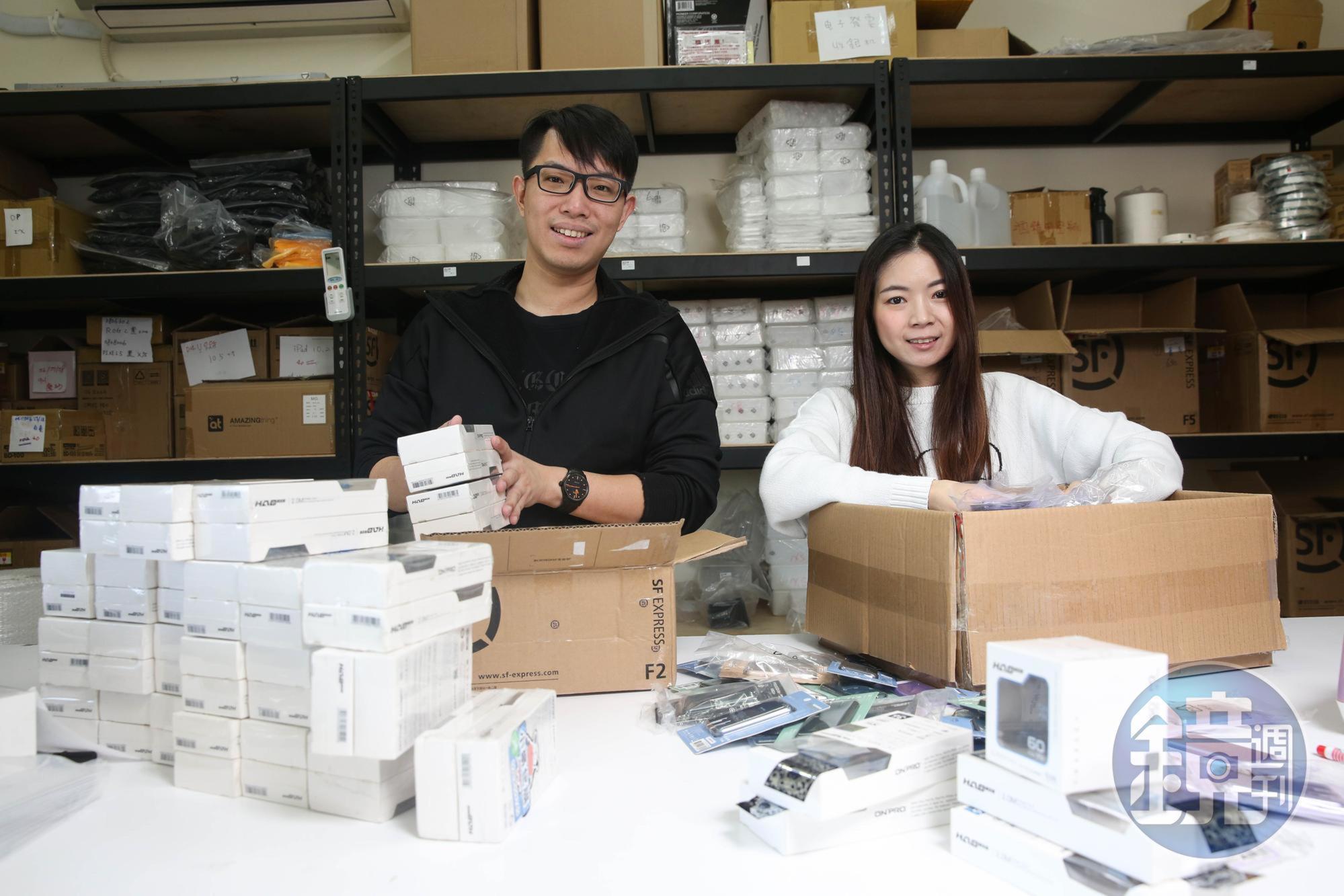 陳威領(左)的包膜事業剛起步,阿嬤就催婚,他全力衝刺擴張,終抱得美人歸,妻子曾瀚葵(右)於公於私都是最佳拍檔。