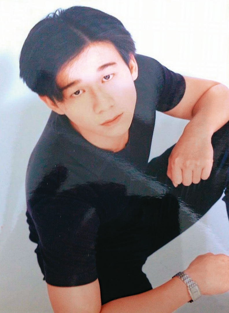 身高180公分的林楷傑，年輕時曾被模特兒公司相中邀他受訓。個性務實的他，退伍後到台中闖天下存到創業金。（林楷傑提供）