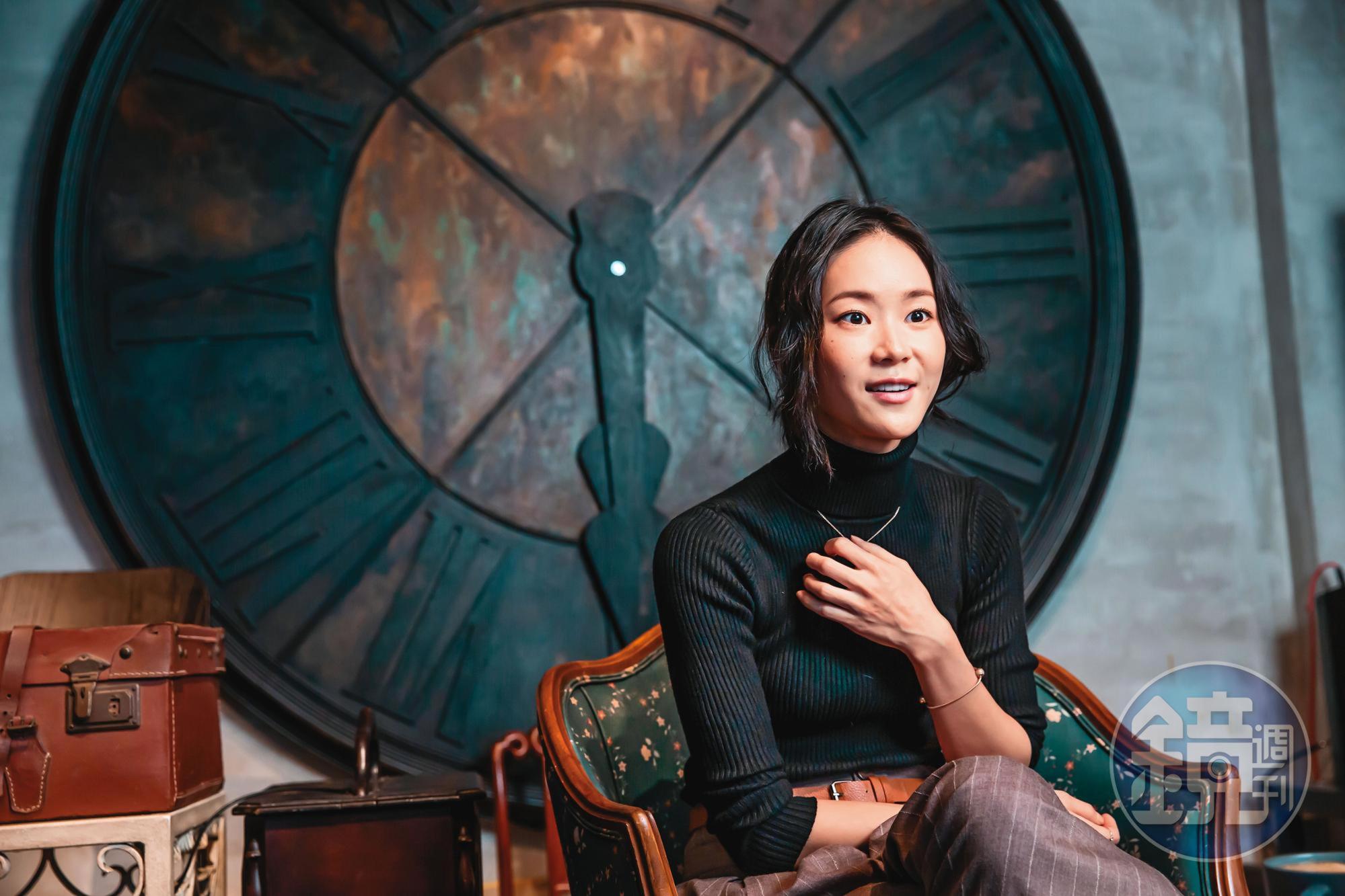 不同於戲劇螢光幕前職場女強人的氣勢，私底下的鍾瑶相當低調親切。
