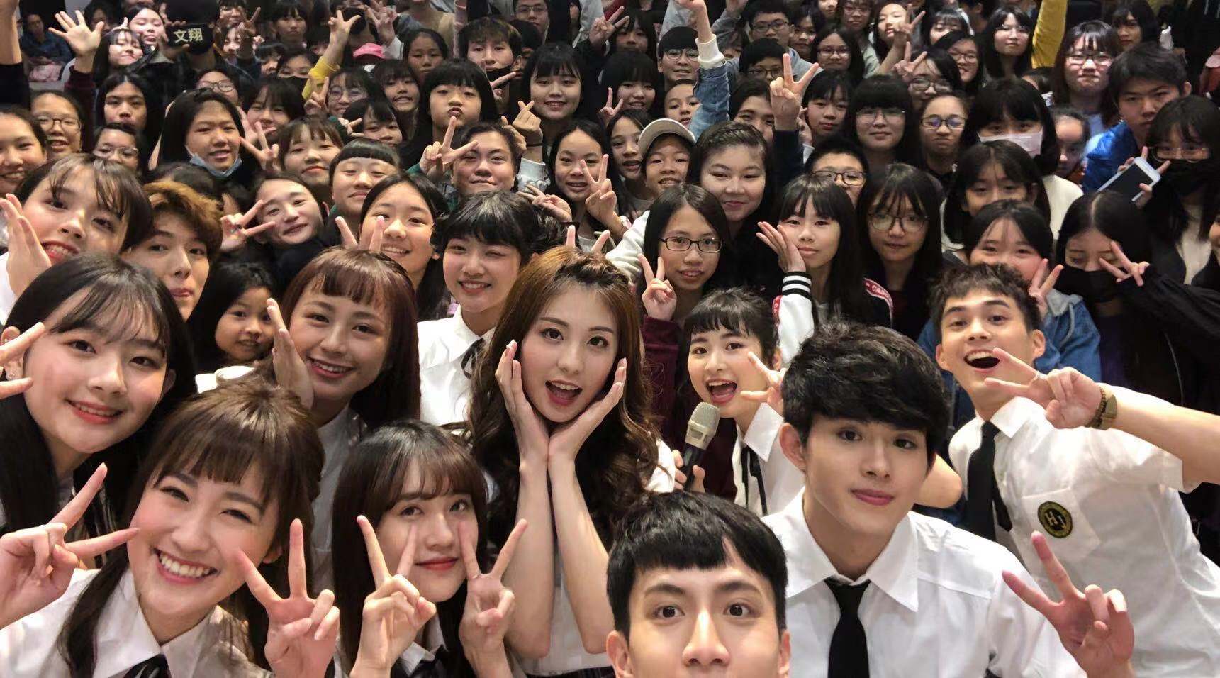 《中學頭條》見面會吸引許多國、高中生，還有國小粉絲出席。（野火娛樂提供）