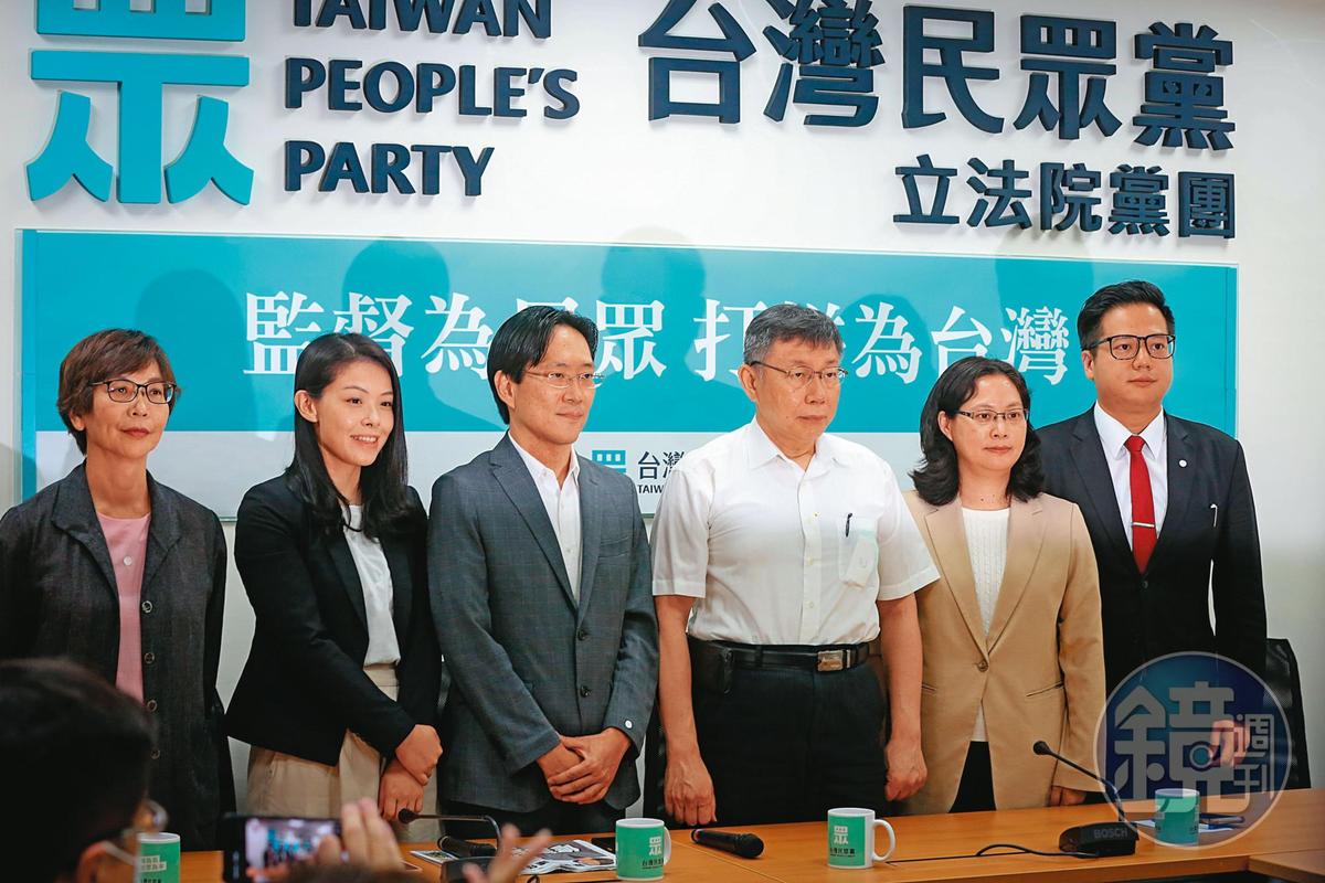 台灣民眾黨不少黨務會議、記者會都直接辦在黨團空間。