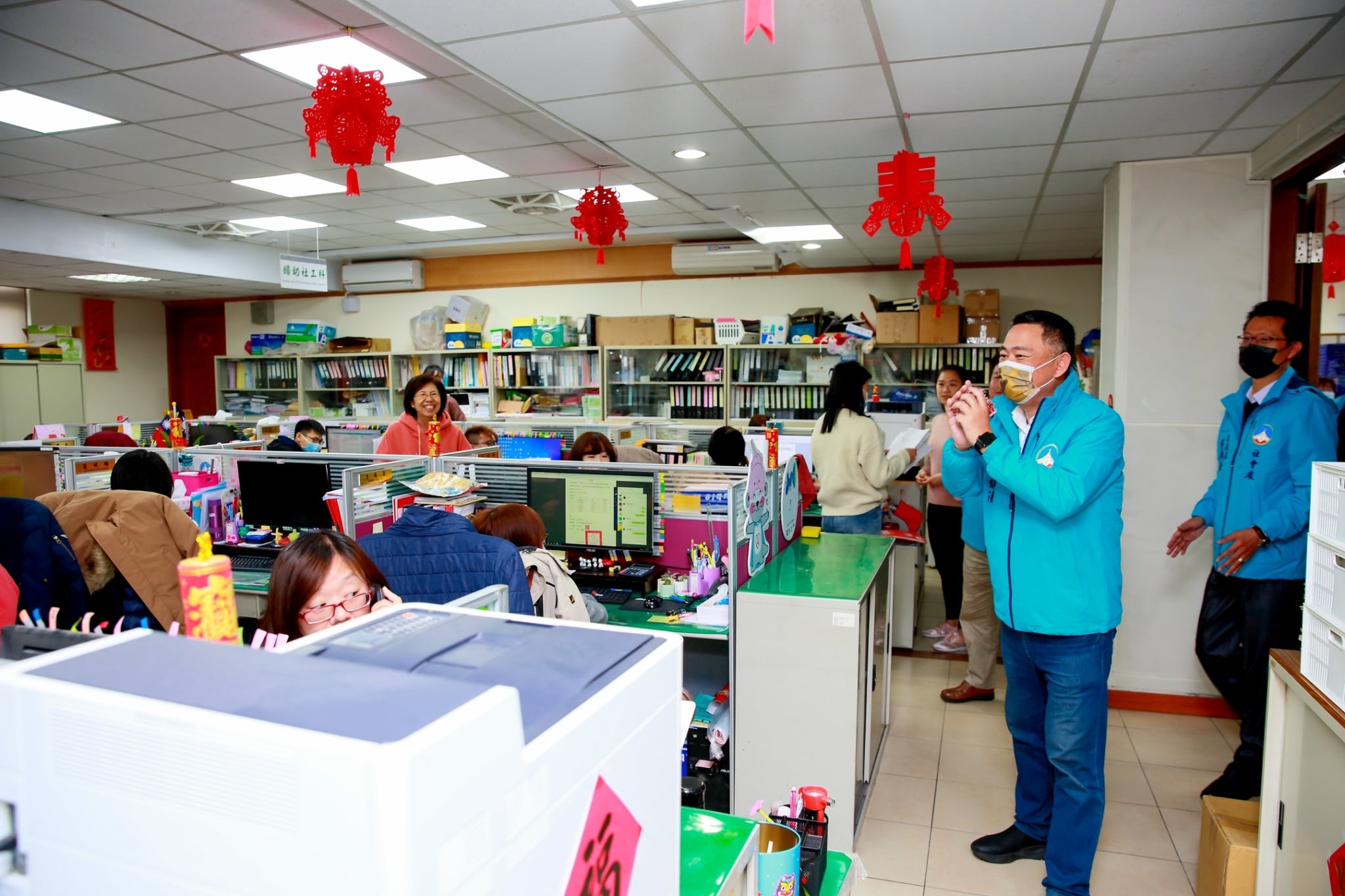 金門縣長楊鎮浯表示，若疫情在清明後沒和緩，將再度發放振興券。（翻攝自楊鎮浯臉書）