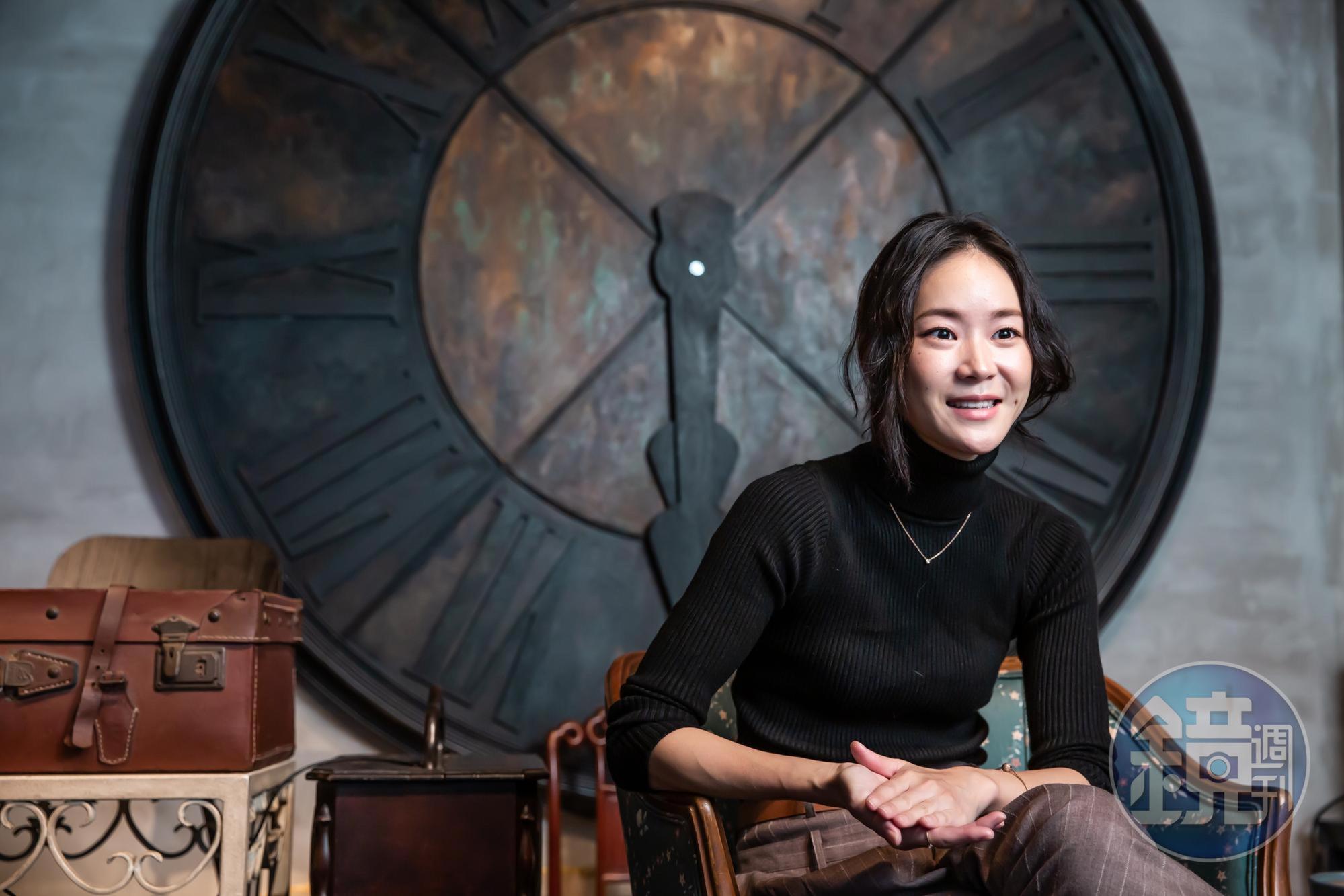 不同於戲劇螢光幕前職場女強人的氣場,私底下的鍾瑶相當低調親民。