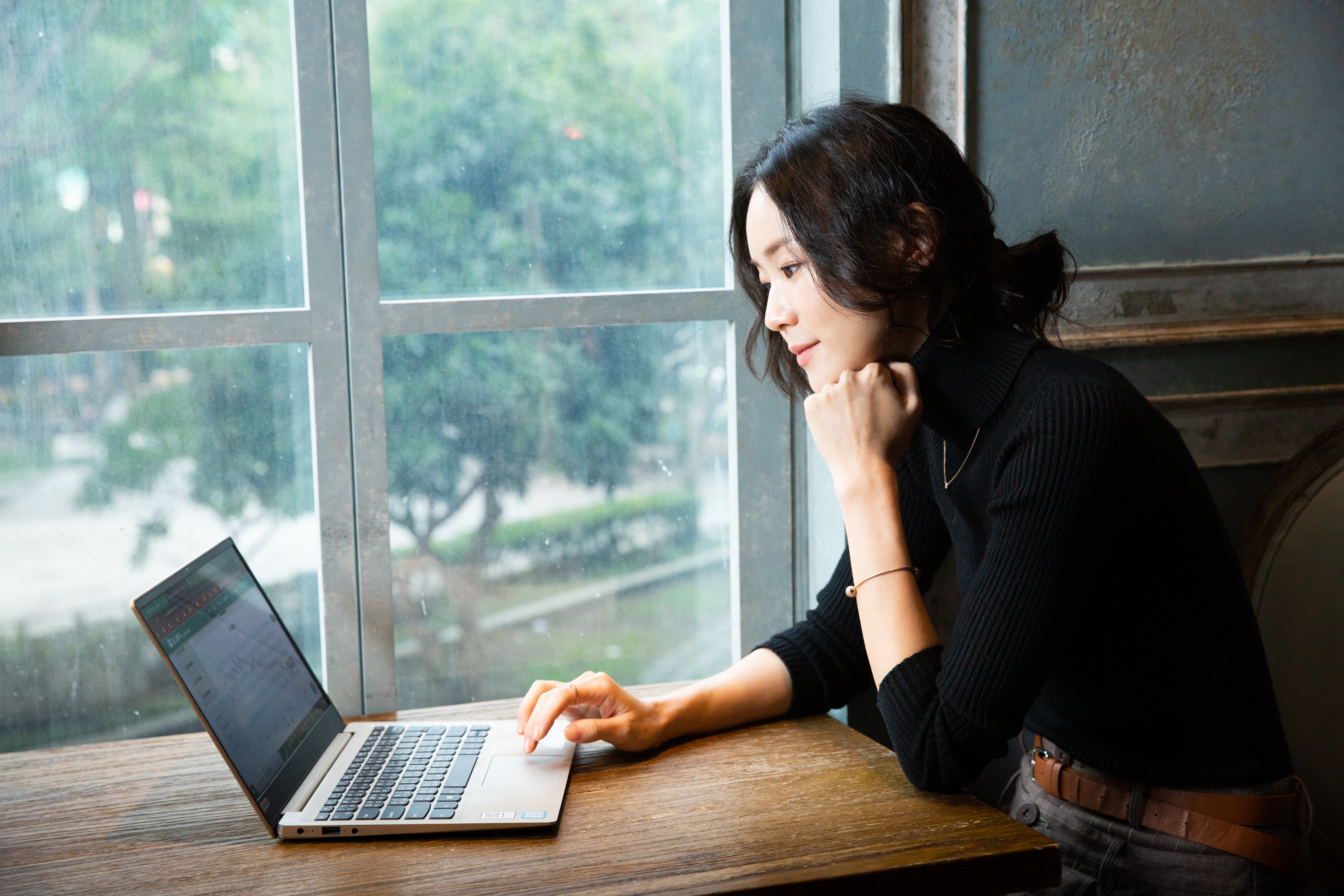 鍾瑶紀律執行收入三分法，是她快速存錢的祕訣。
