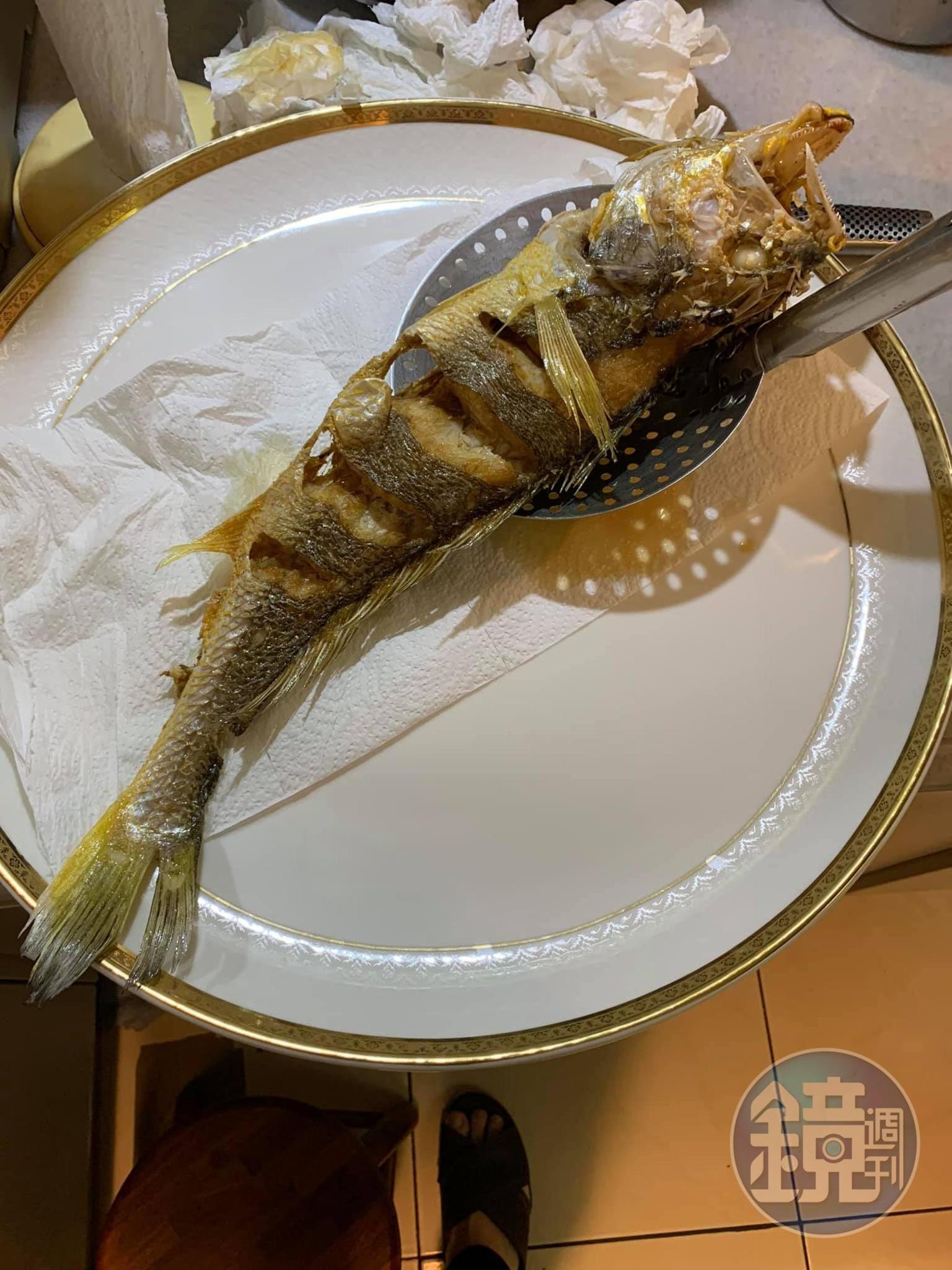 炸好取出瀝油。
