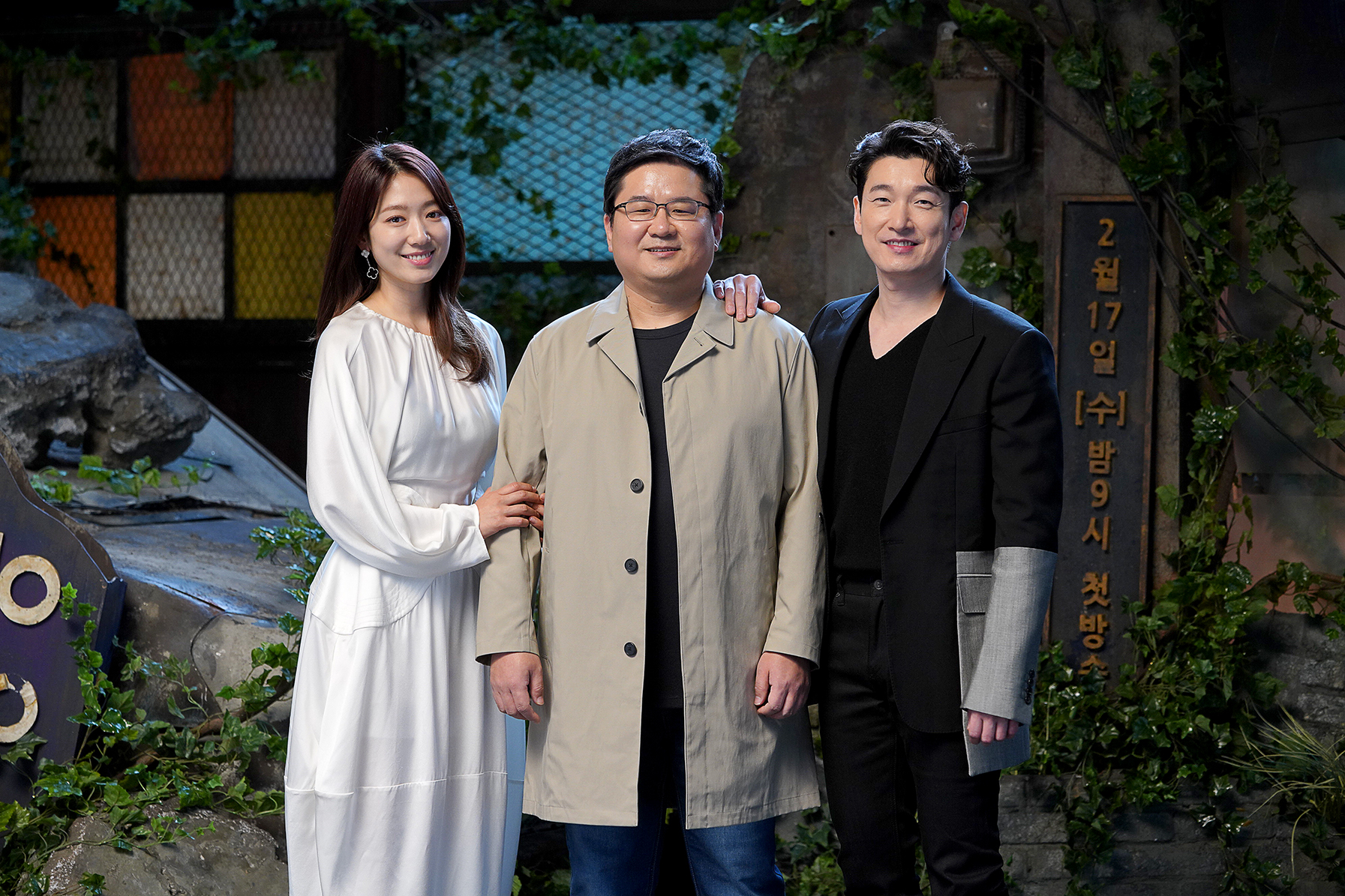 導演陳赫在《薛西弗斯的神話》記者會上說男女主角一開始就確定要朴信惠（左）與曹承佑來主演，「如果任何一個人不演，我們就不會開拍」。（Netflix提供）