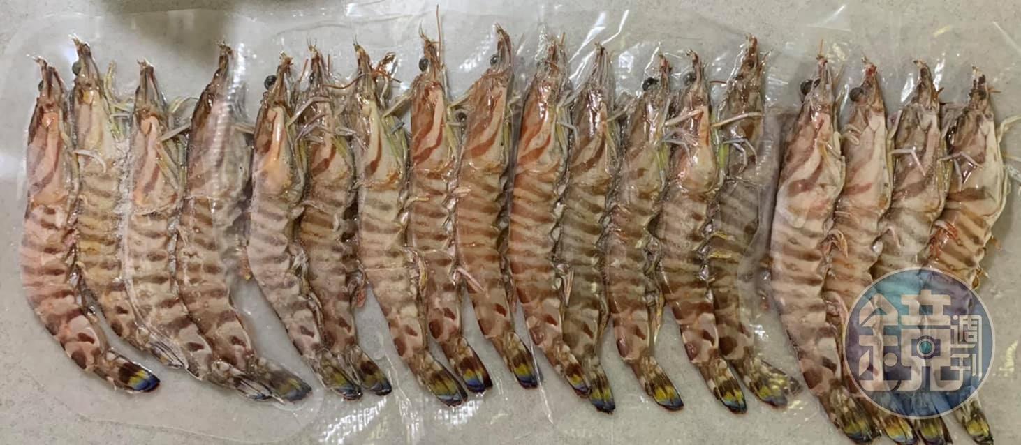 已經去砂泥的明蝦18尾。