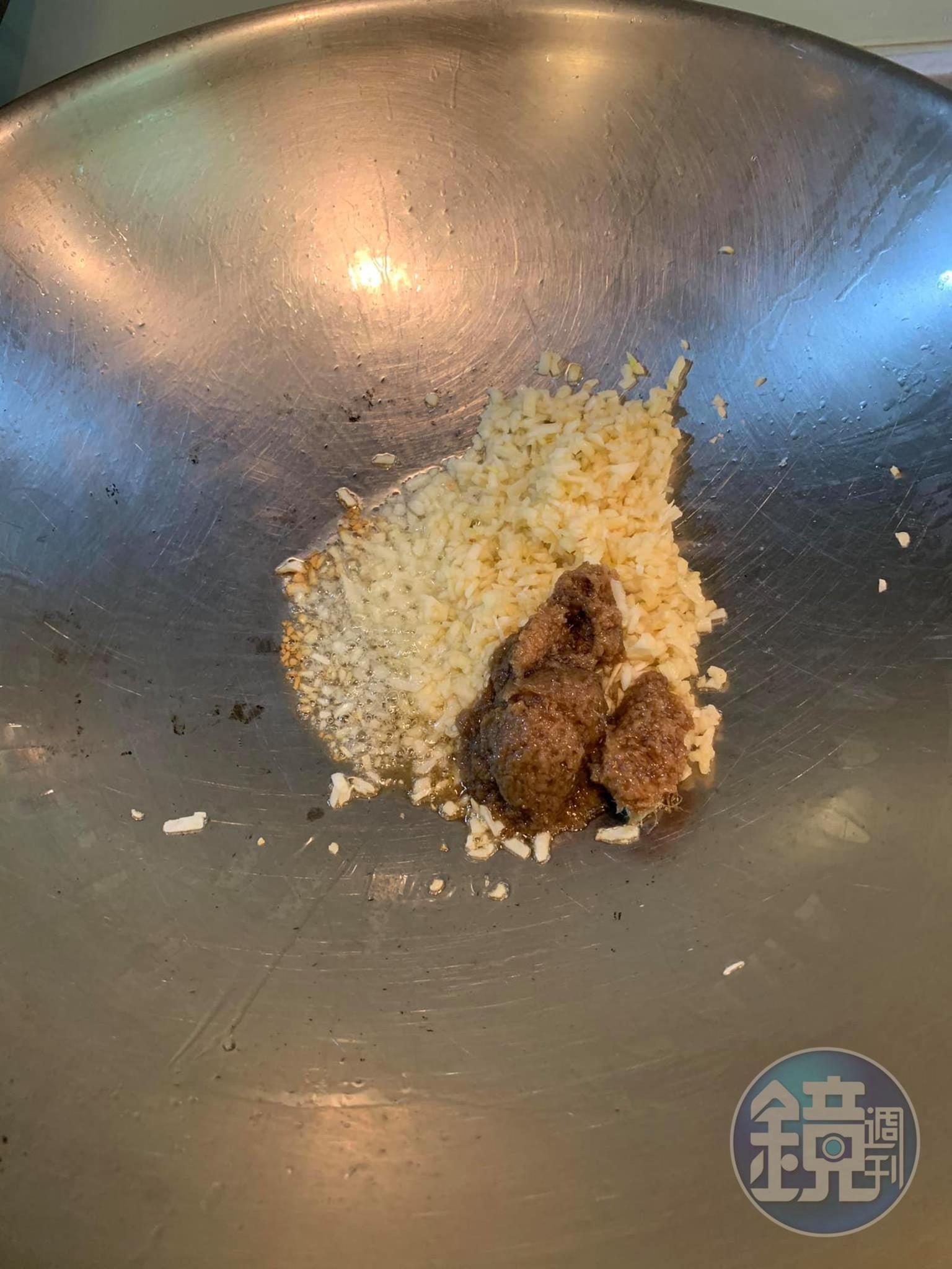 加入現成薑泥。