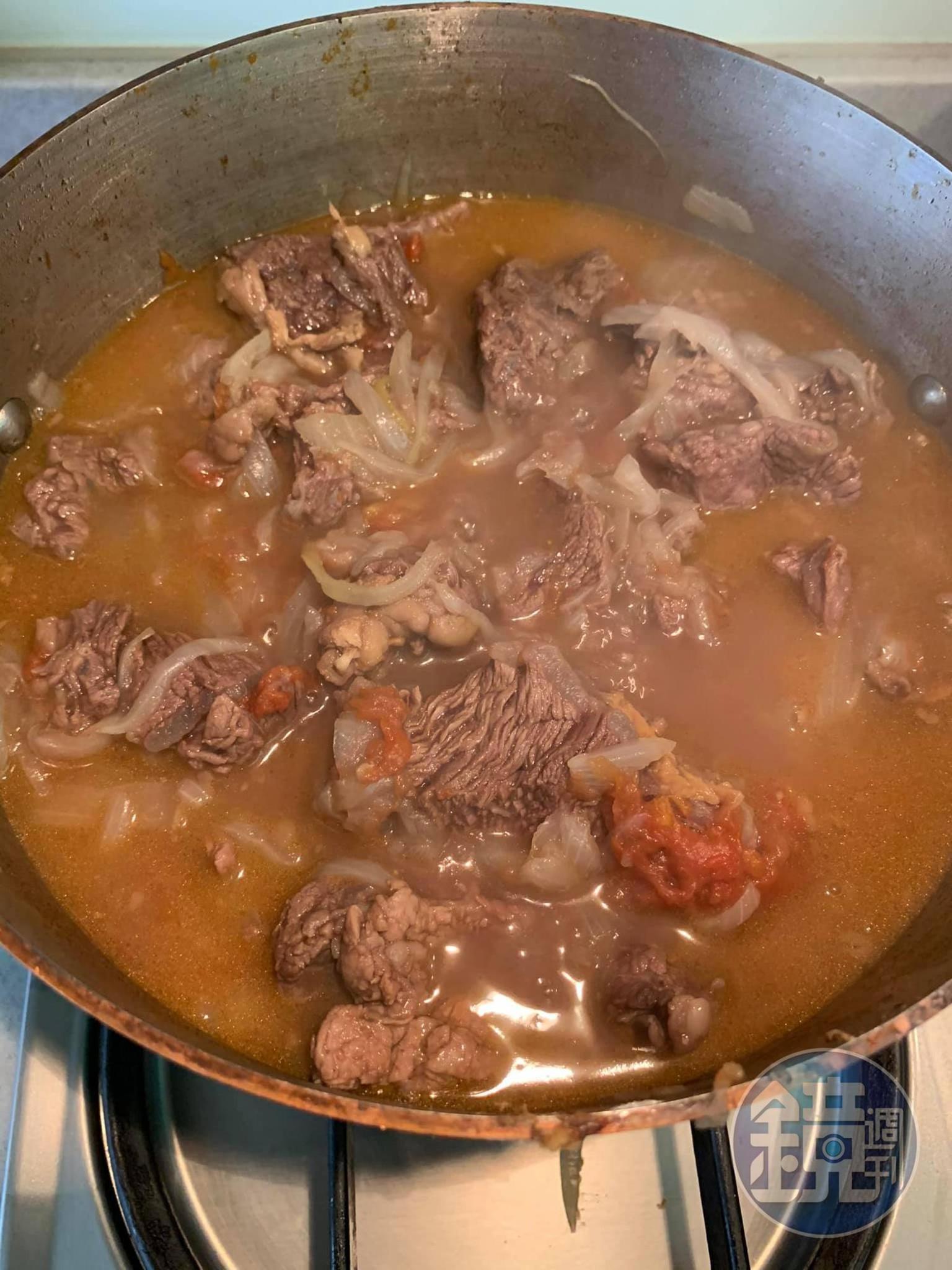 肉汁釋放很多,我完全沒加水喔。