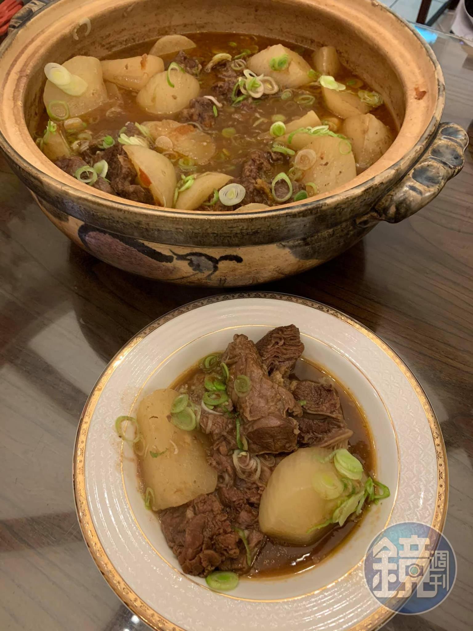 最後才撒上青蒜。